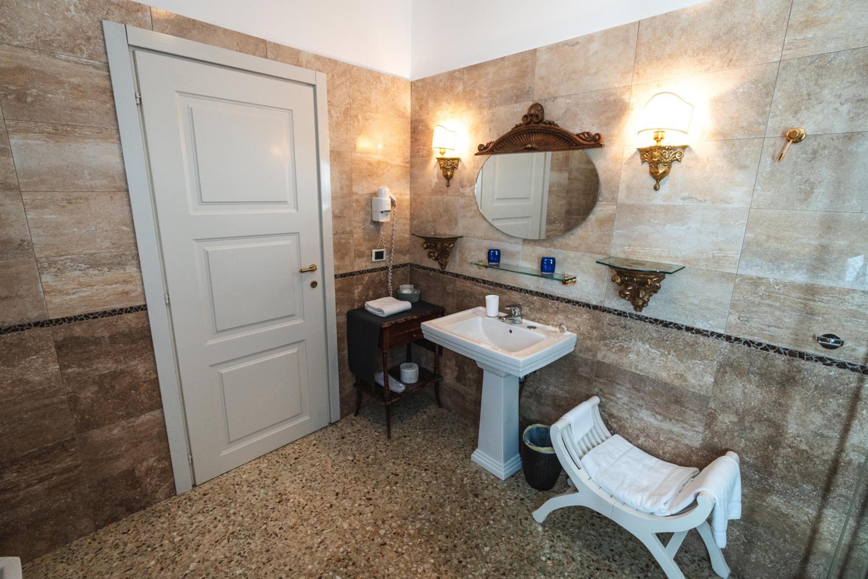 Suite with Garden View photo 3