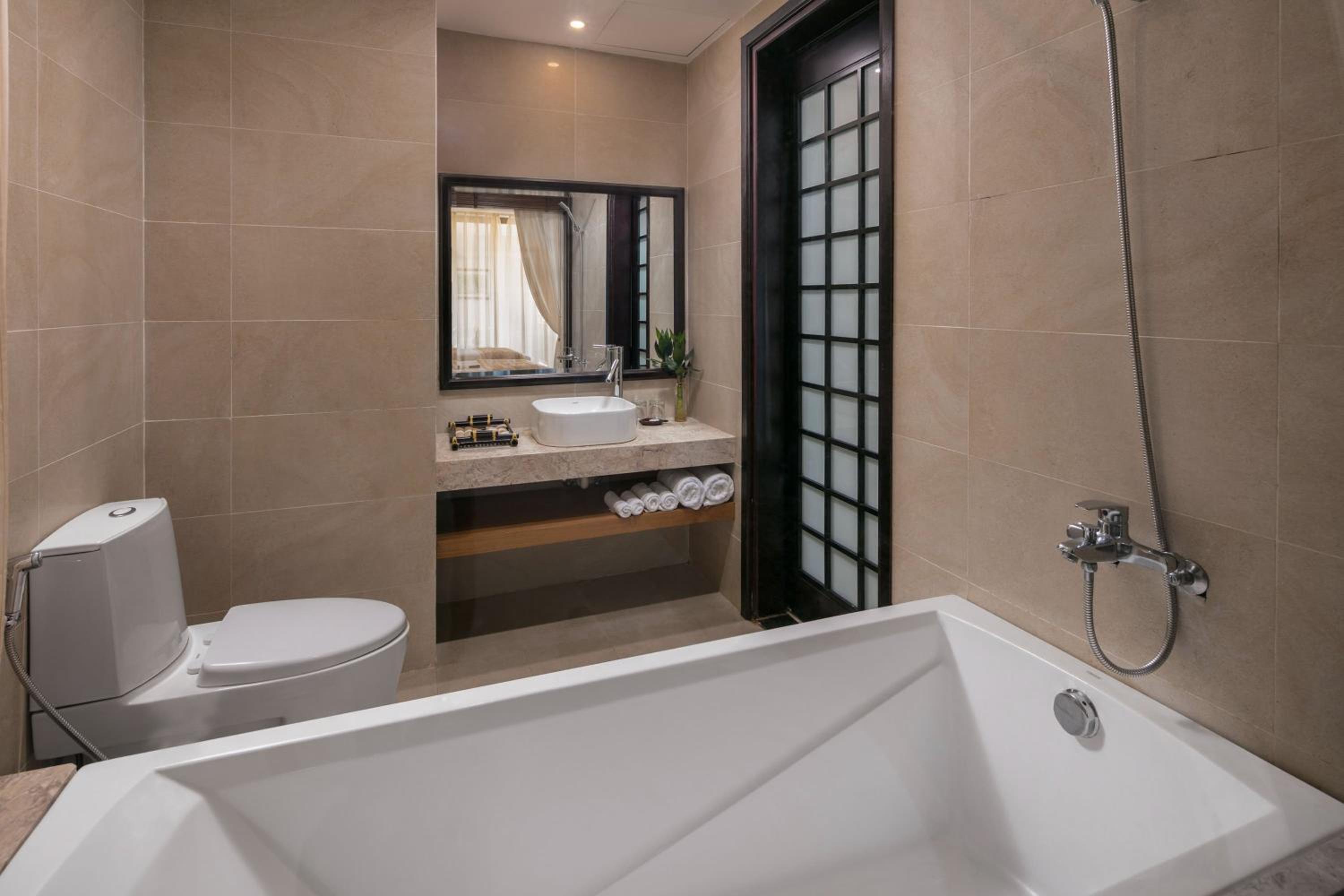 Deluxe Double or Twin Room with Balcony photo 2