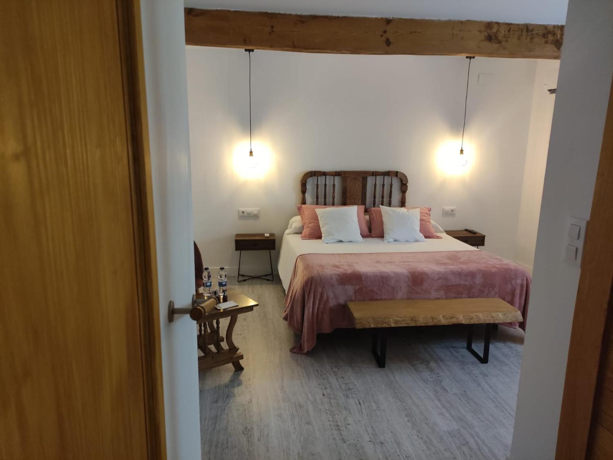 Double Room - Photo 6