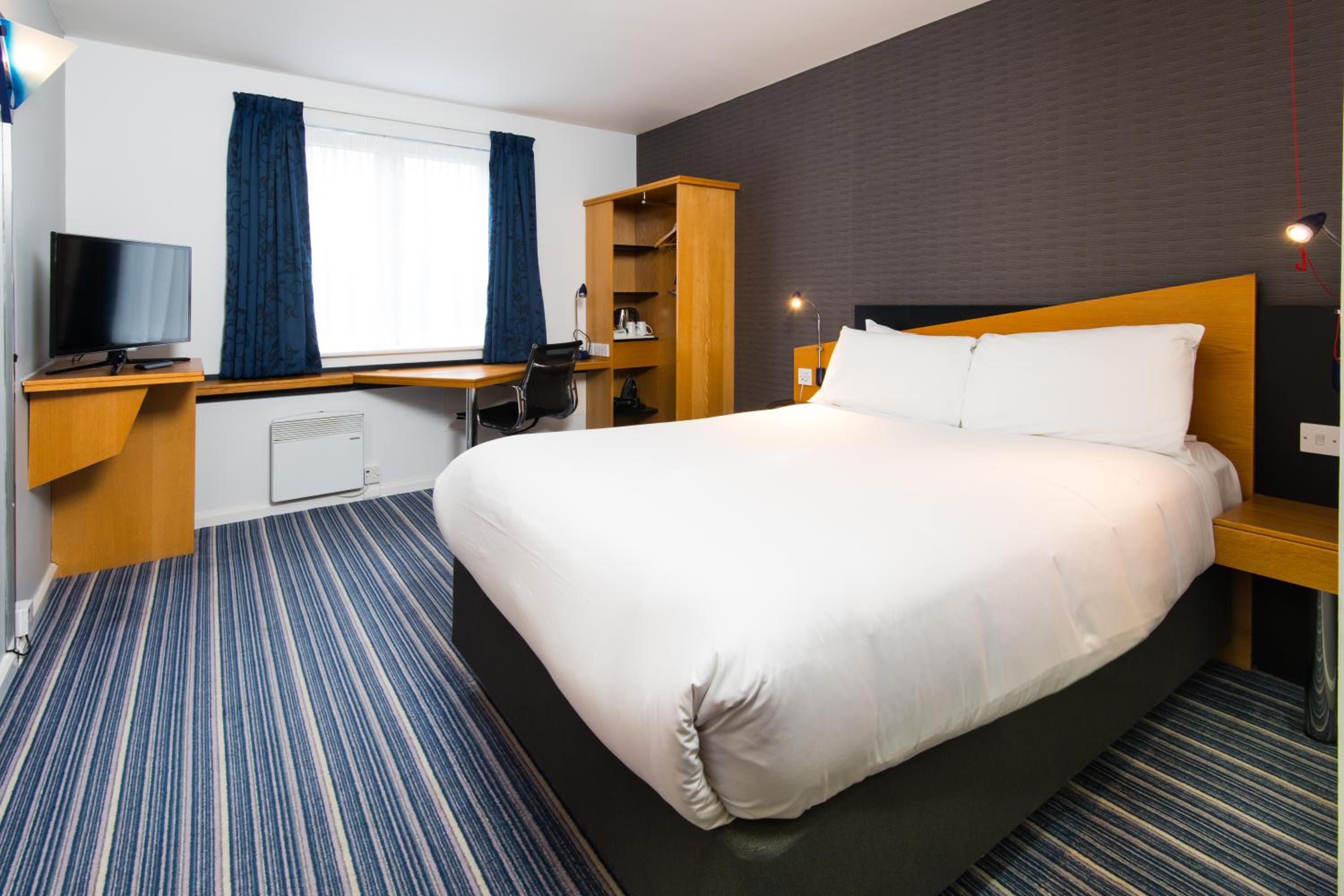 Double Room with Free Hot Breakfast - Accessible - Photo 1