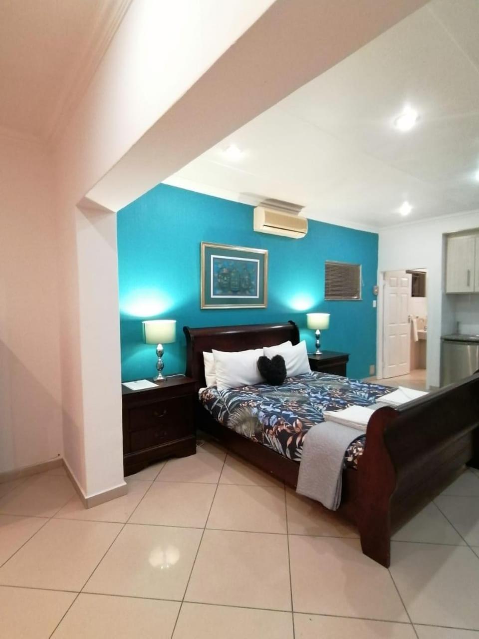 Deluxe Queen Room - Photo 1