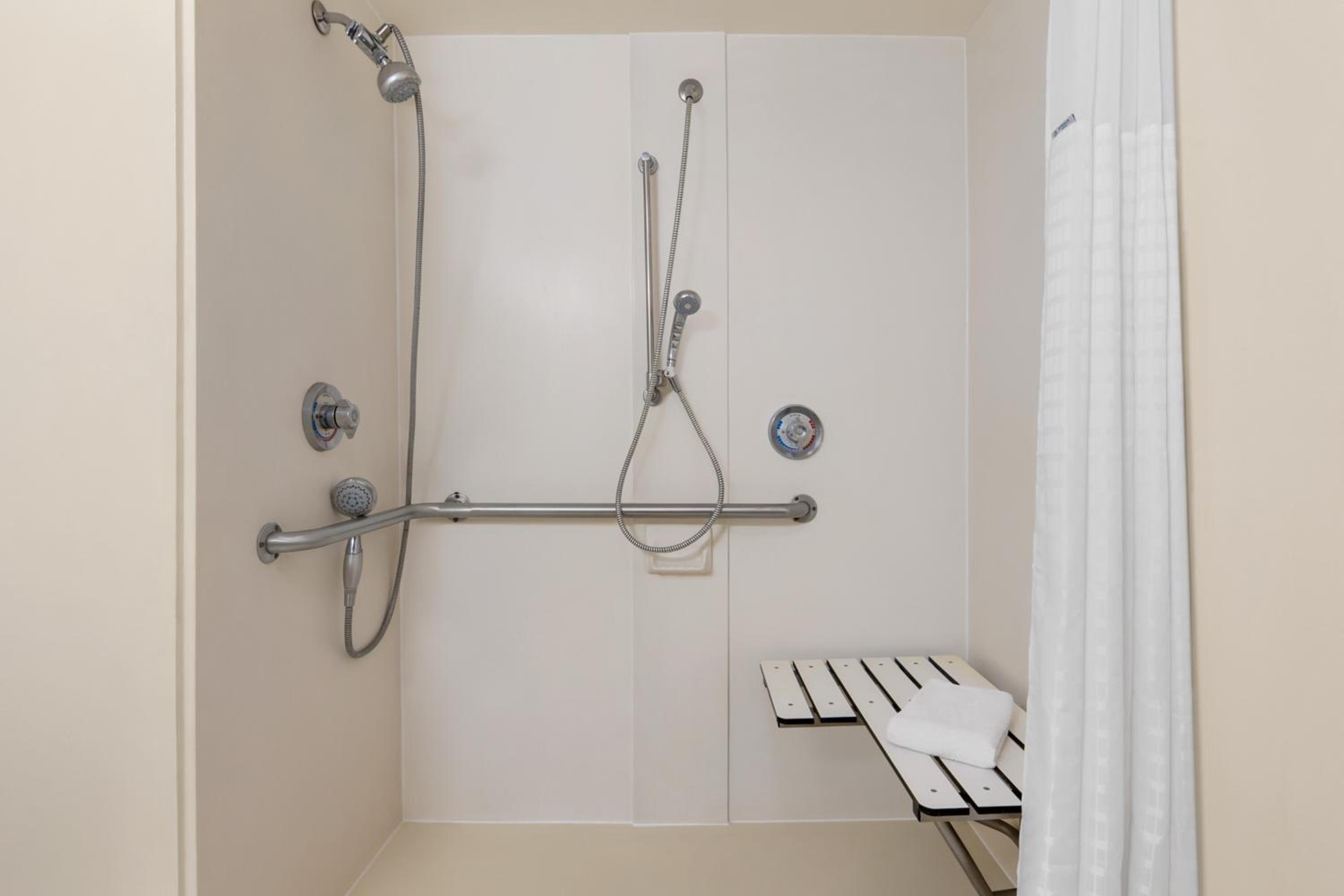 King Room with Mobility/Hearing Impaired Access - Non-Smoking - Photo 5