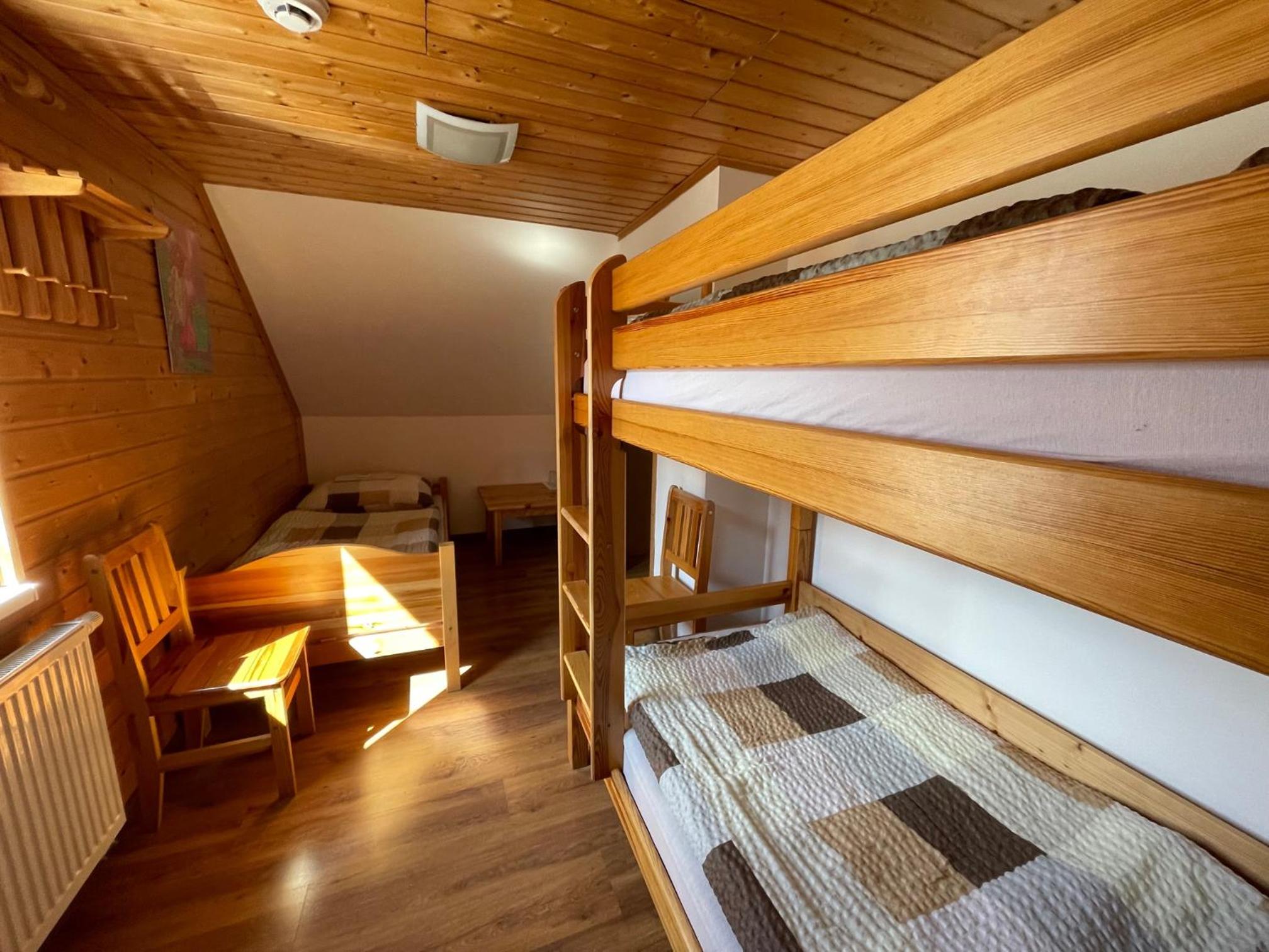 Basic Triple Room with Shared Bathroom photo 3