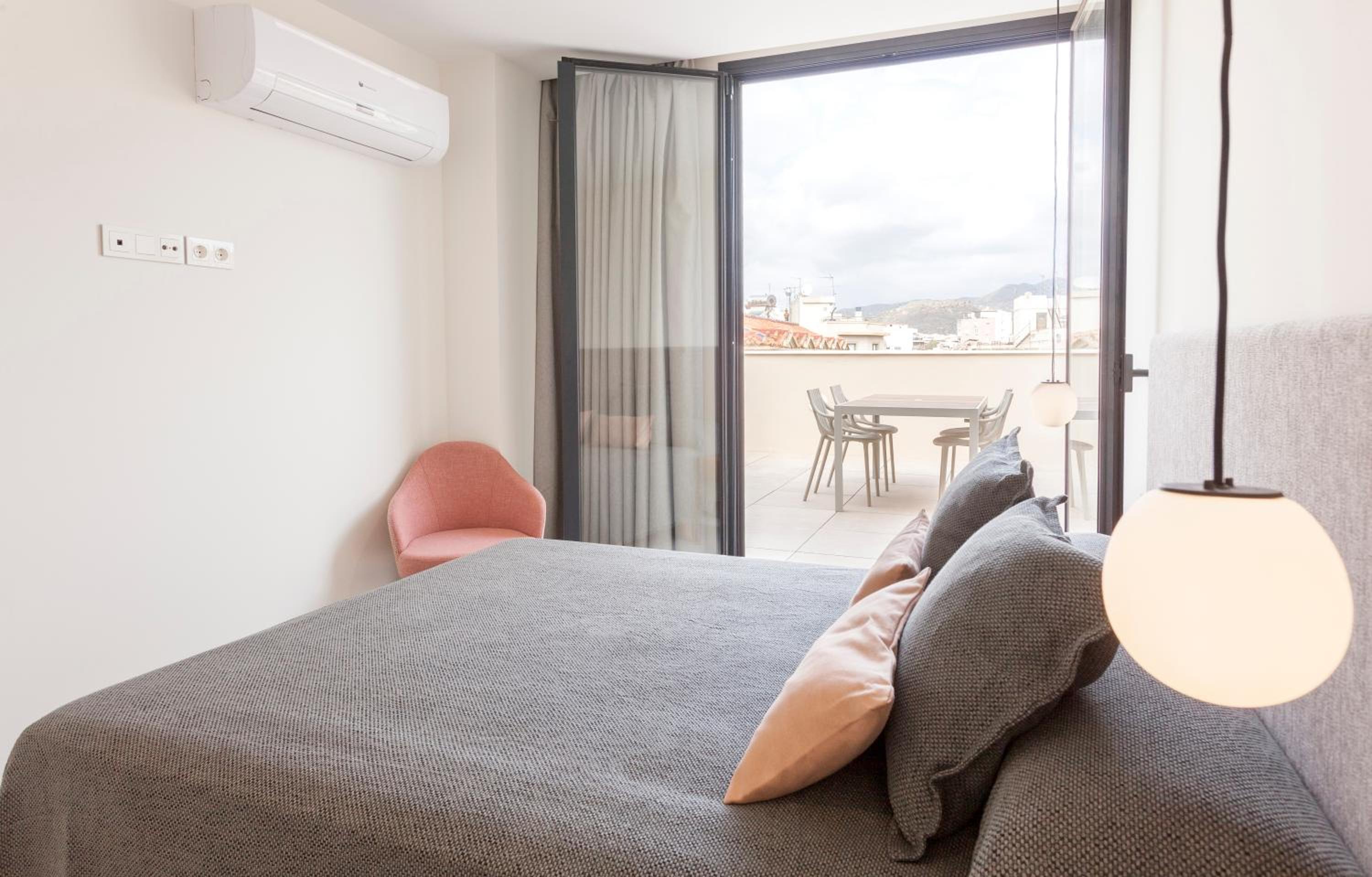 One-Bedroom Penthouse with Terrace photo 2