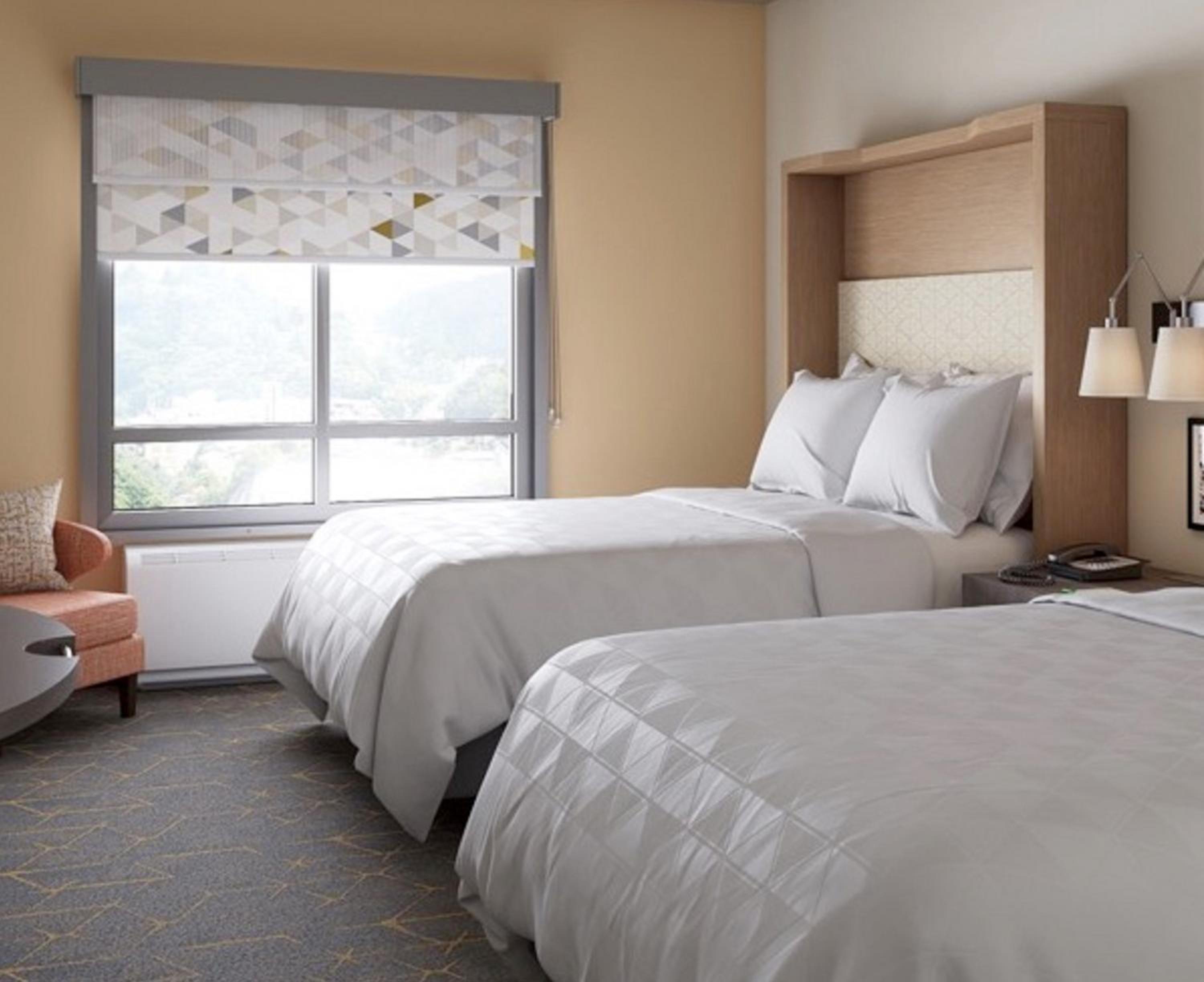 Standard Queen Room with Two Queen Beds and Tub - Mobility/Communications Accessible at Holiday Inn Lansdale-Hatfield by IHG in Kulpsville