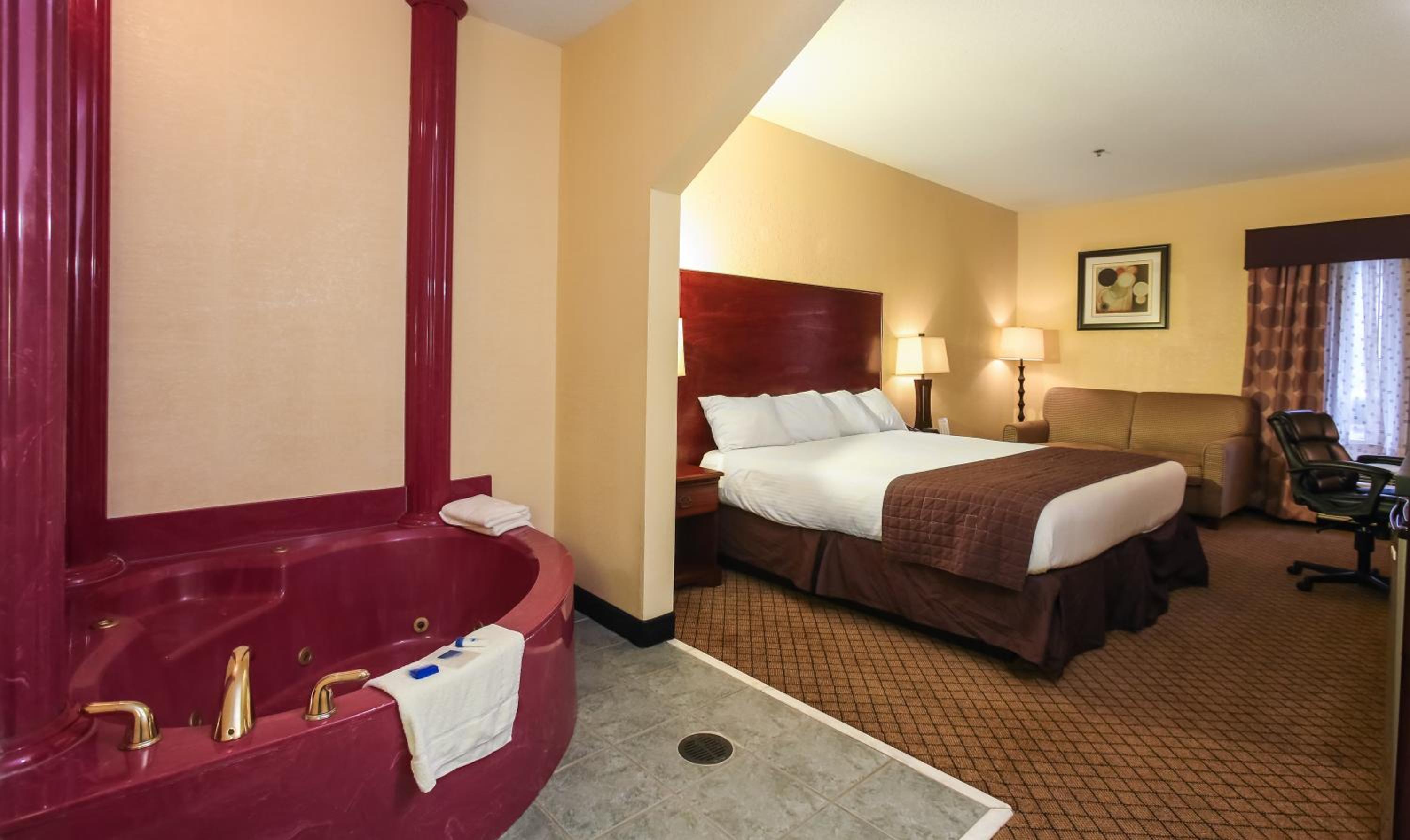 Deluxe King Room - Non-Smoking - Photo 3