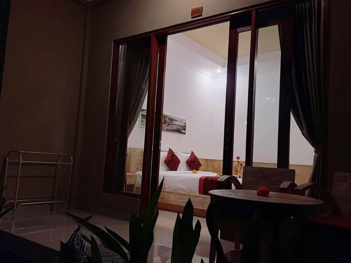 Standard Room with Pool View - Photo 4