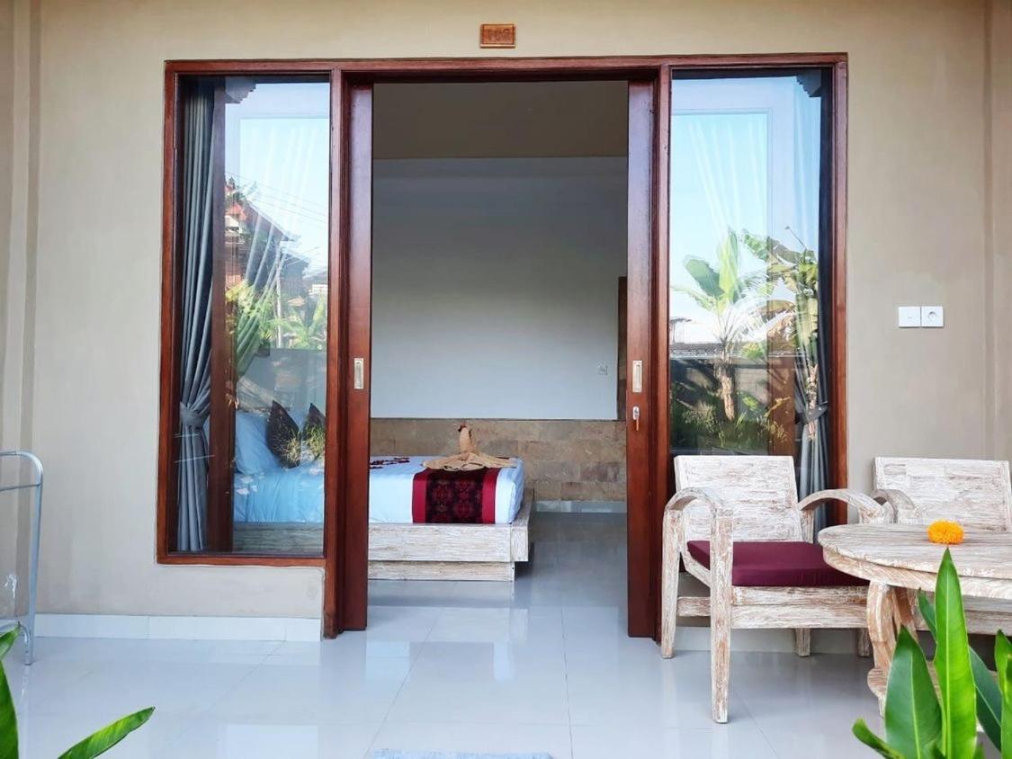 Standard Room with Pool View - Photo 5