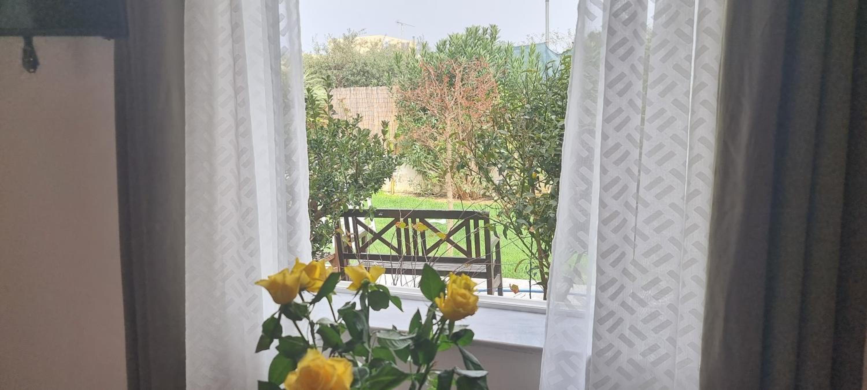 Double Room with Pool View - Photo 10