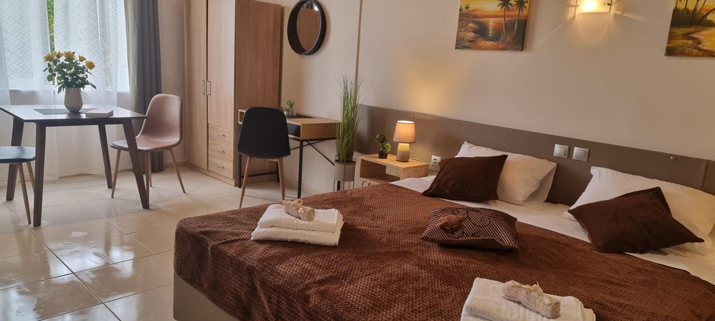 Double Room with Pool View - Photo 9