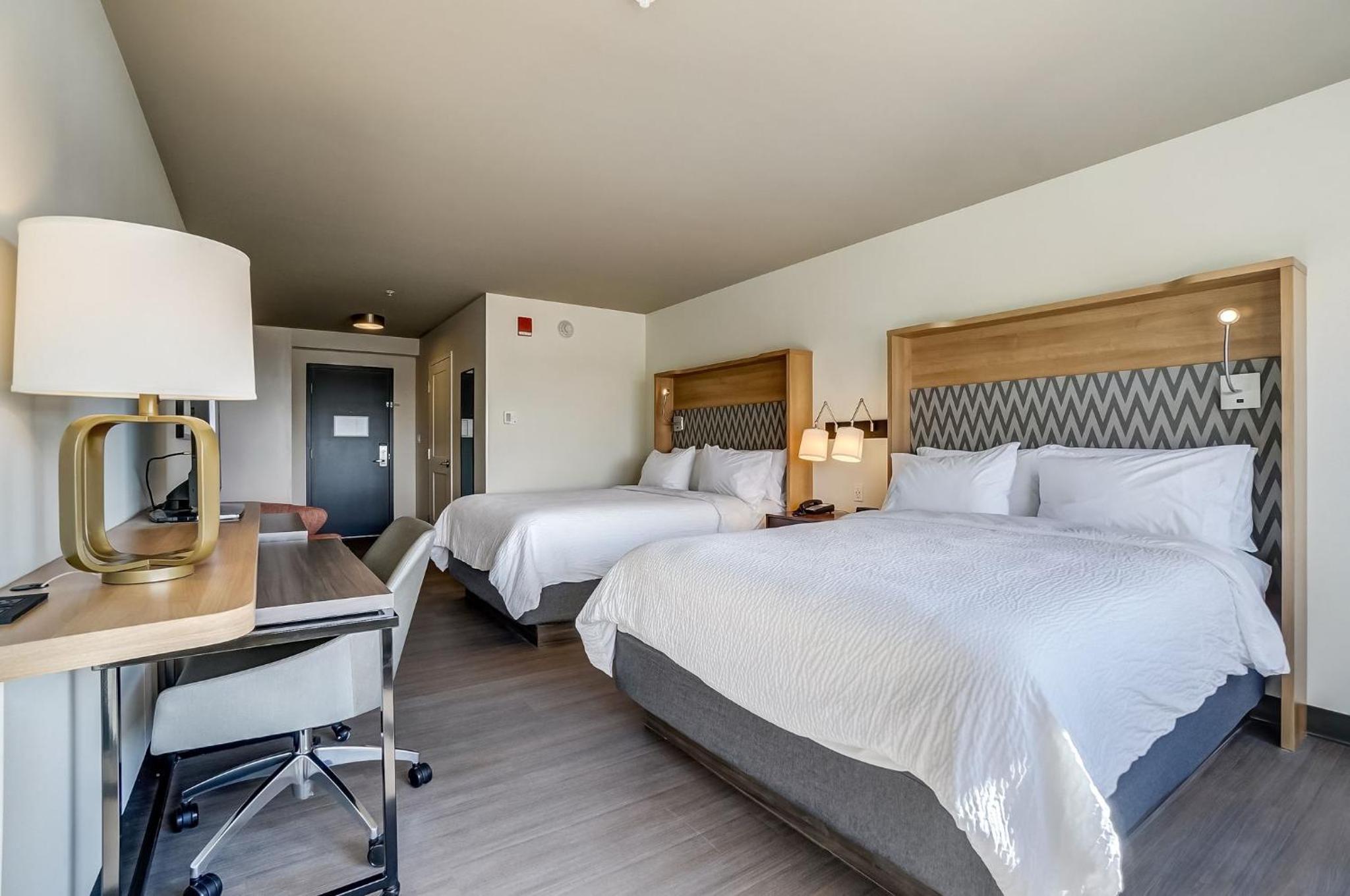Standard Room with Two Queen Beds - Photo 1