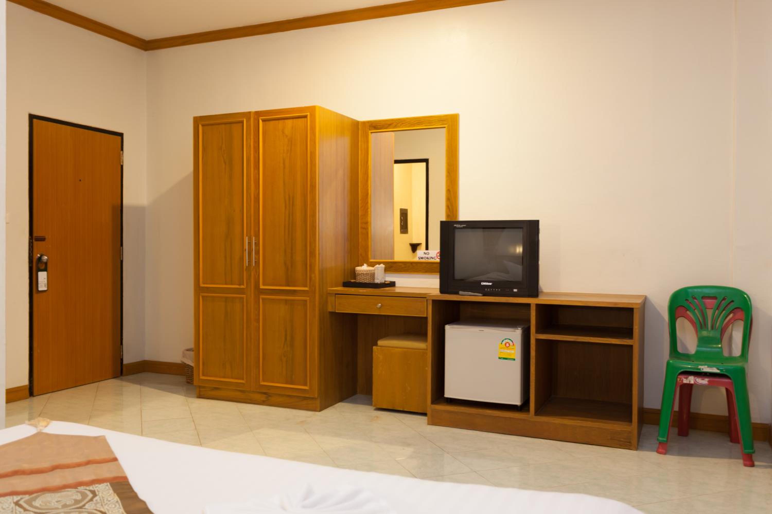 Budget Double Room - No Window photo 2