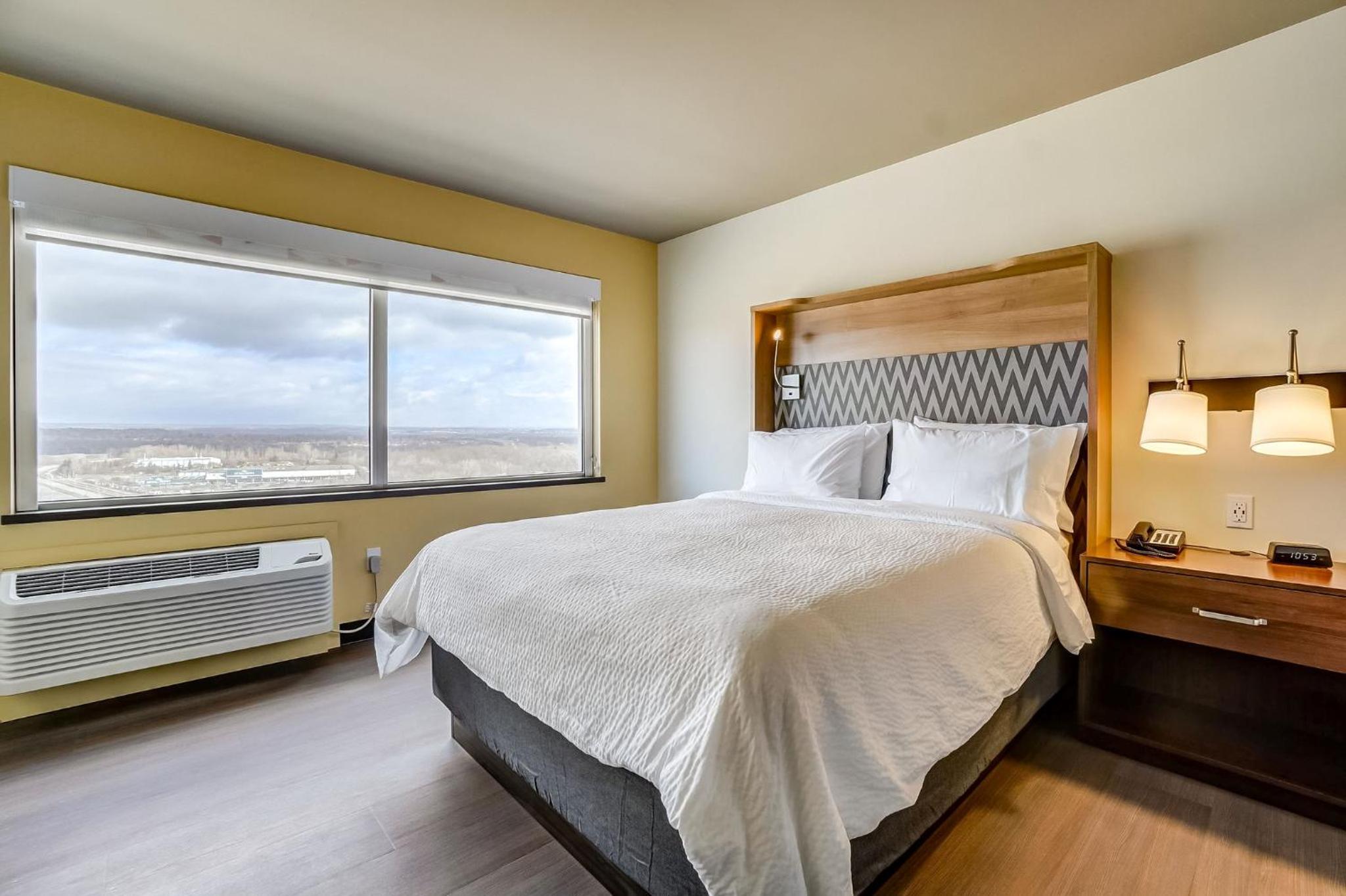 Standard King Room with Sofa Bed - Photo 7