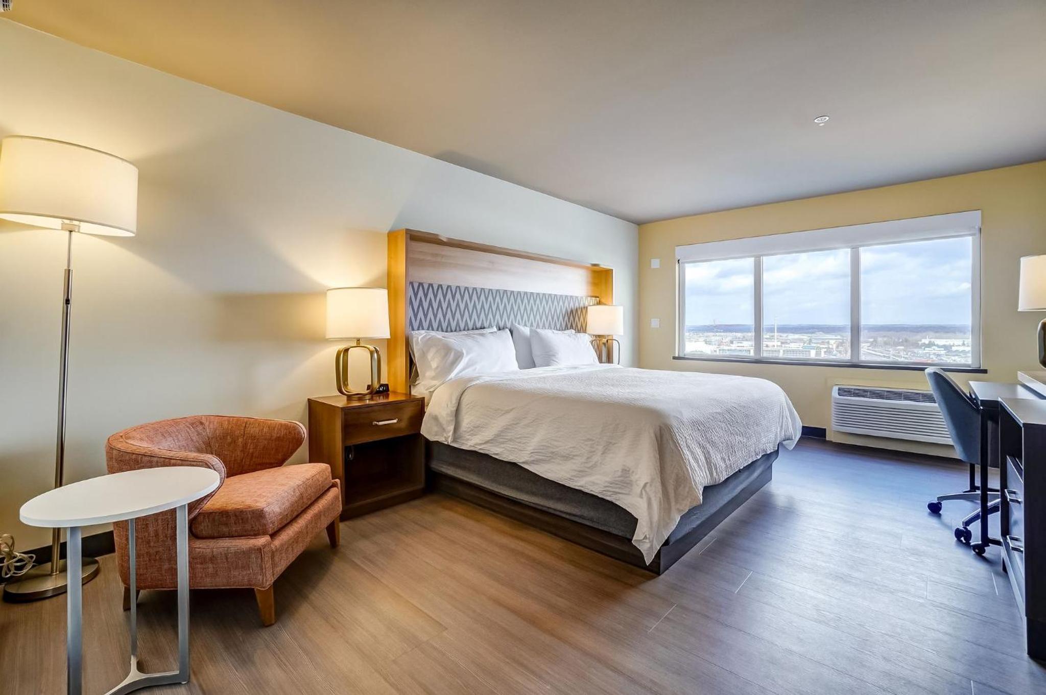 Standard King Room - Photo 3