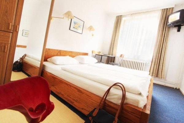 Standard Double Room - Photo 8
