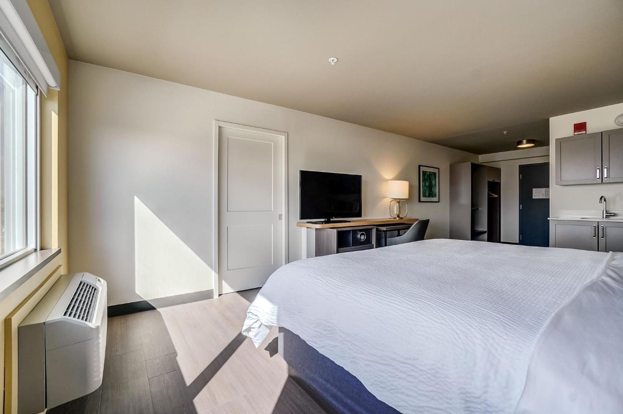 One-Bedroom Suite with Sofa Bed - Photo 9