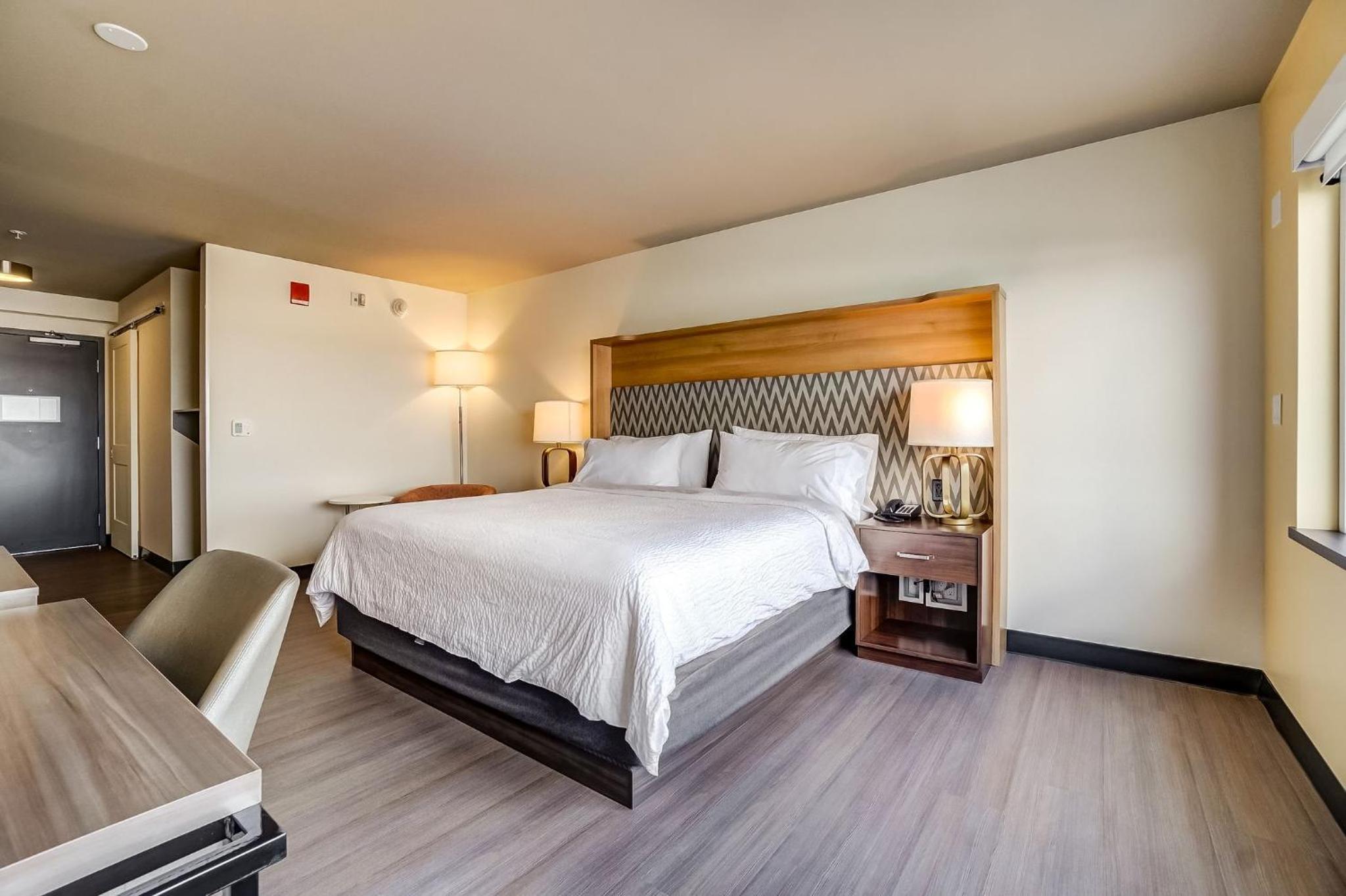 Standard King Room with Mobility Accessible Roll-In Shower - Photo 2