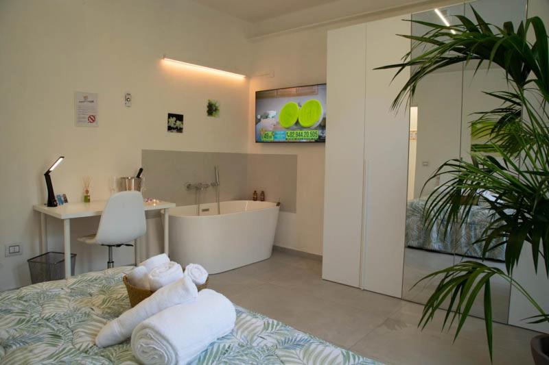Deluxe Double Room with Bath photo 1
