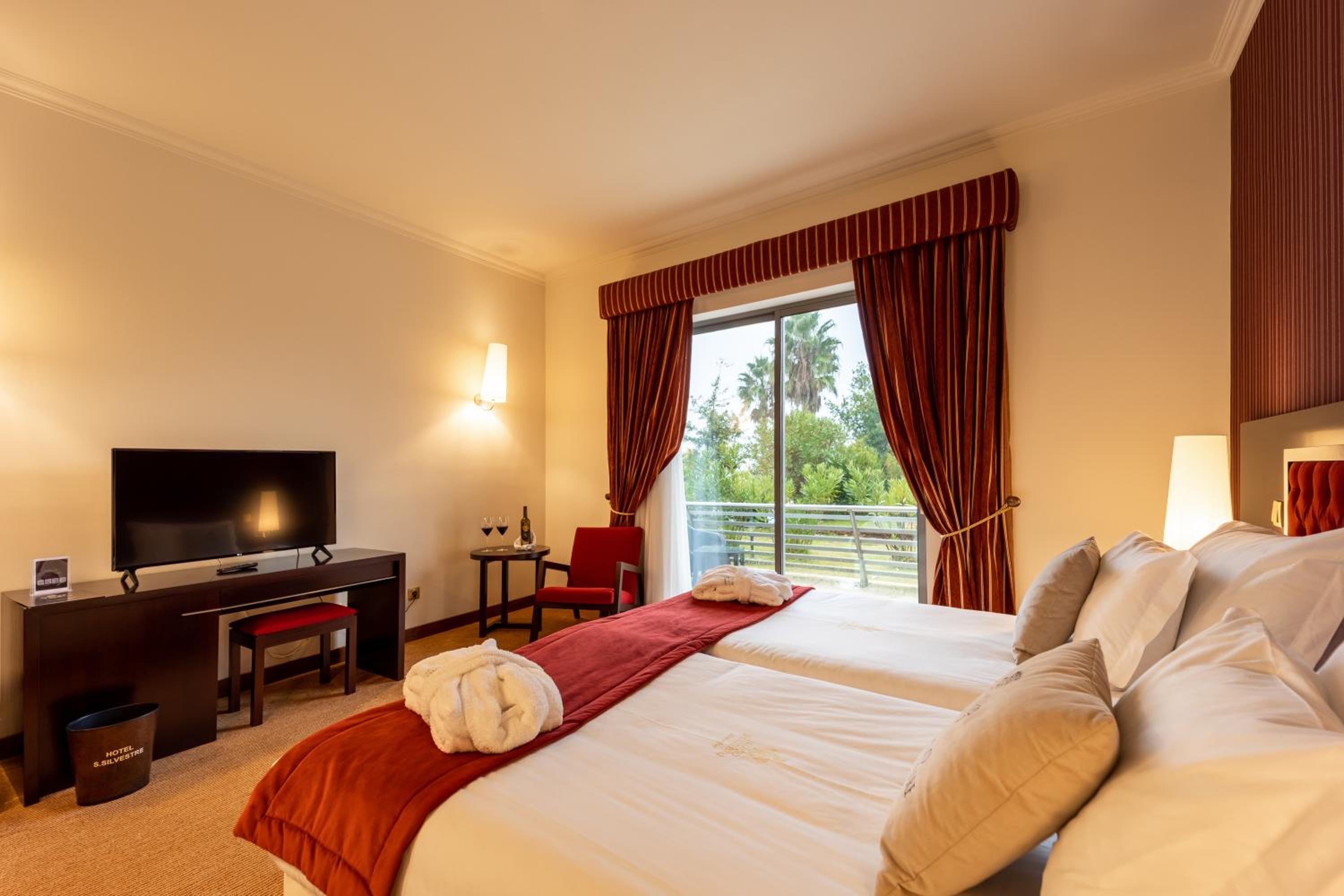 Deluxe Double Room with Balcony and Pool View - Photo 2