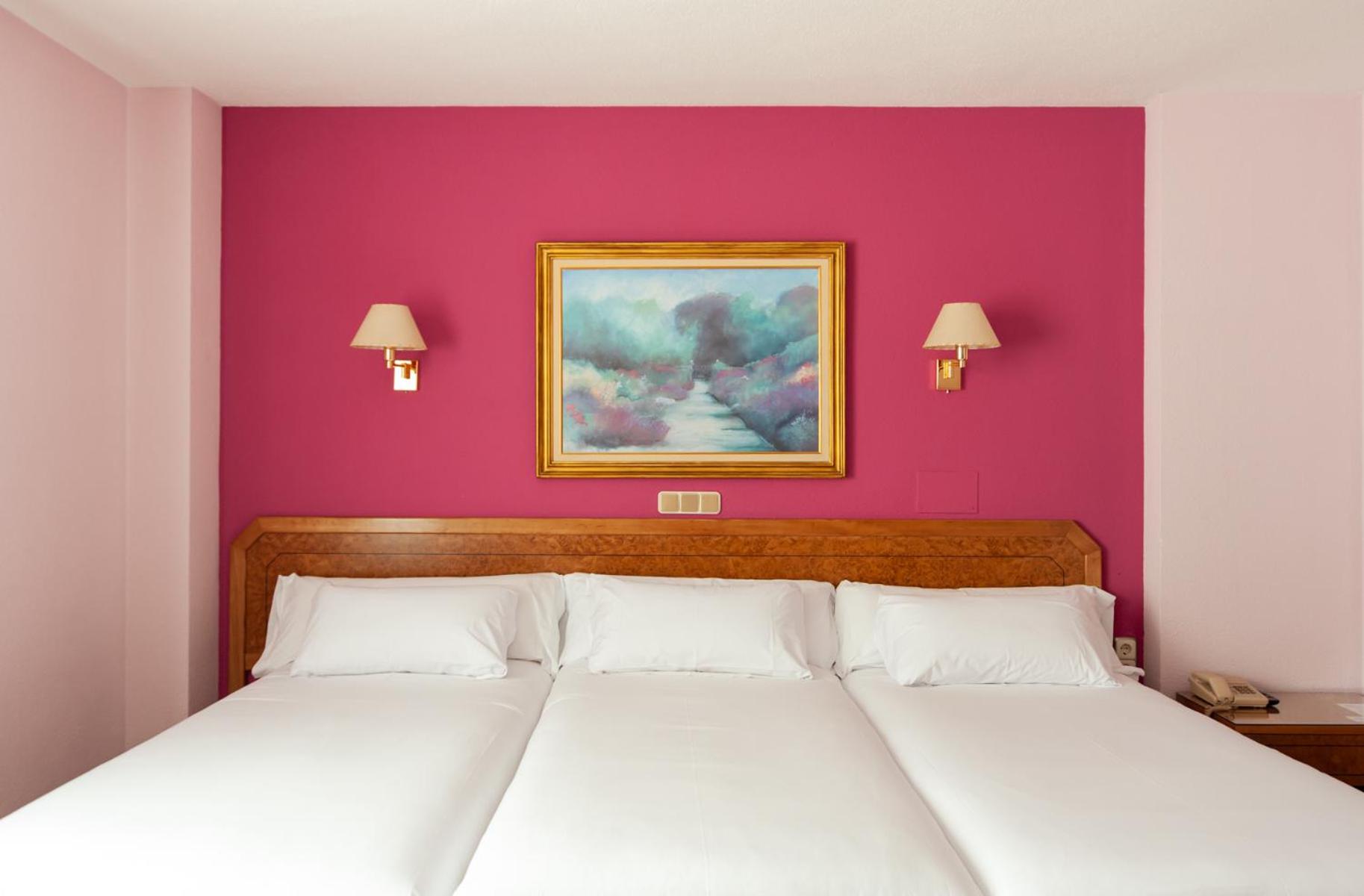 Double Room with Extra Bed - Photo 2
