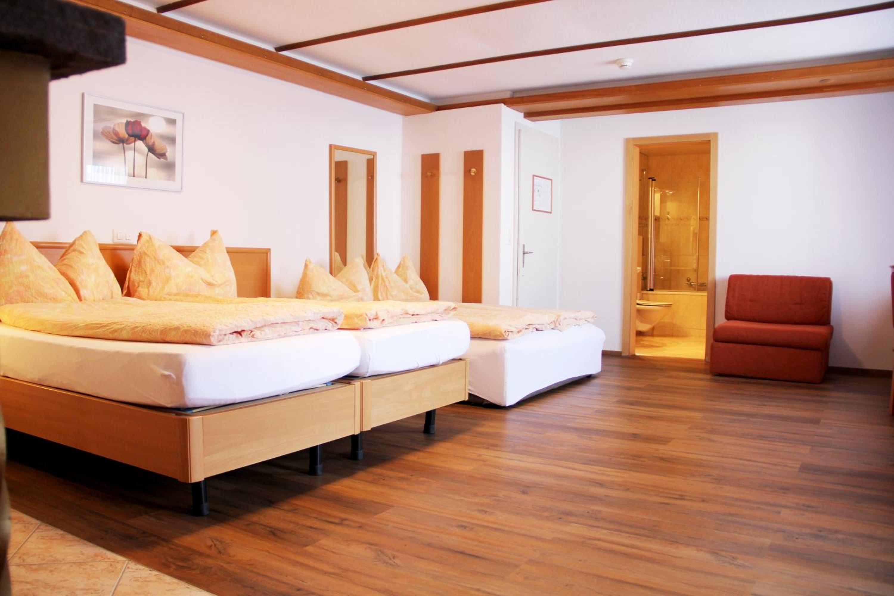 Deluxe Family Suite with Eiger View & Balcony