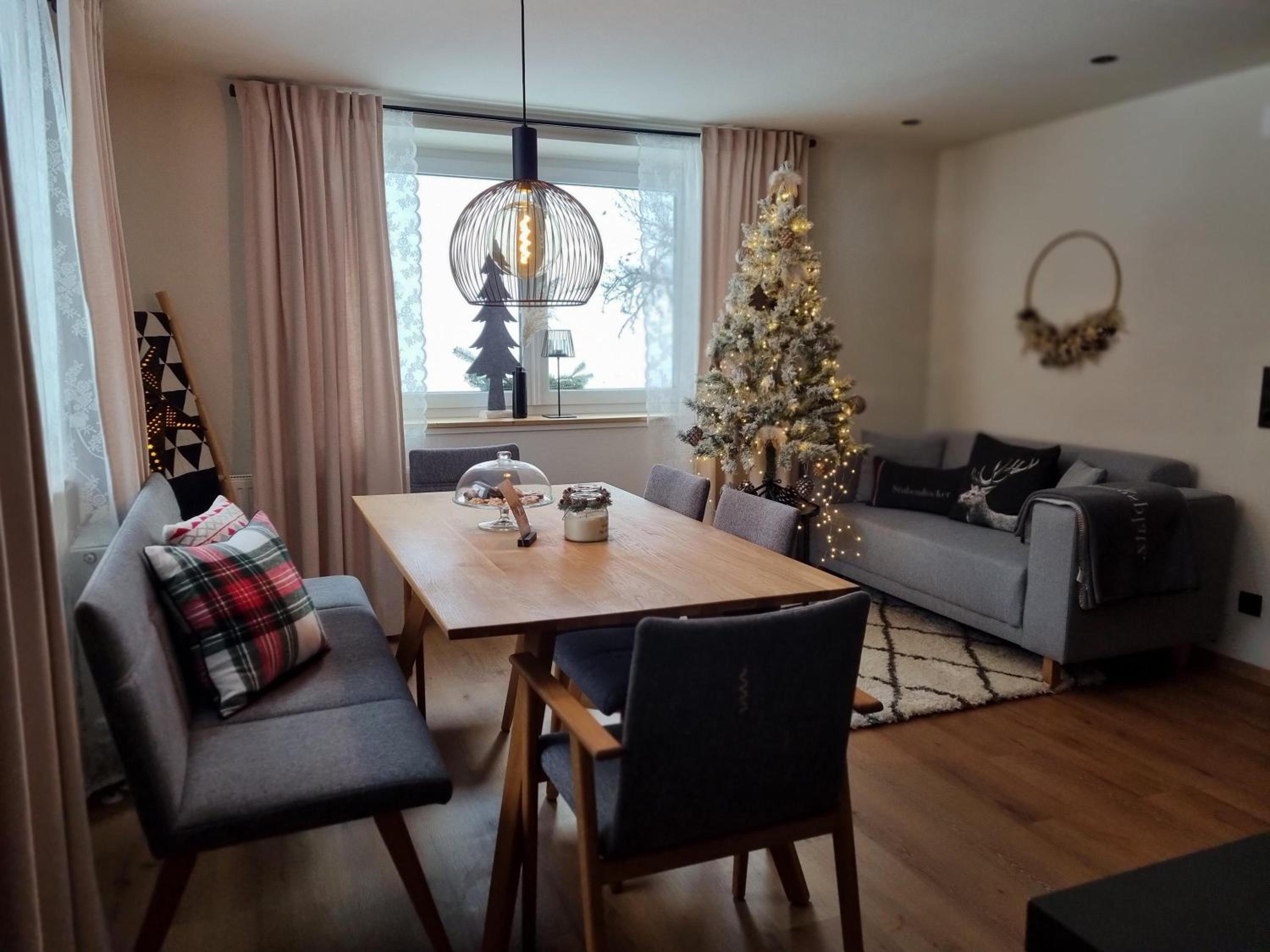 Three-Bedroom Apartment with Mountain View photo 3