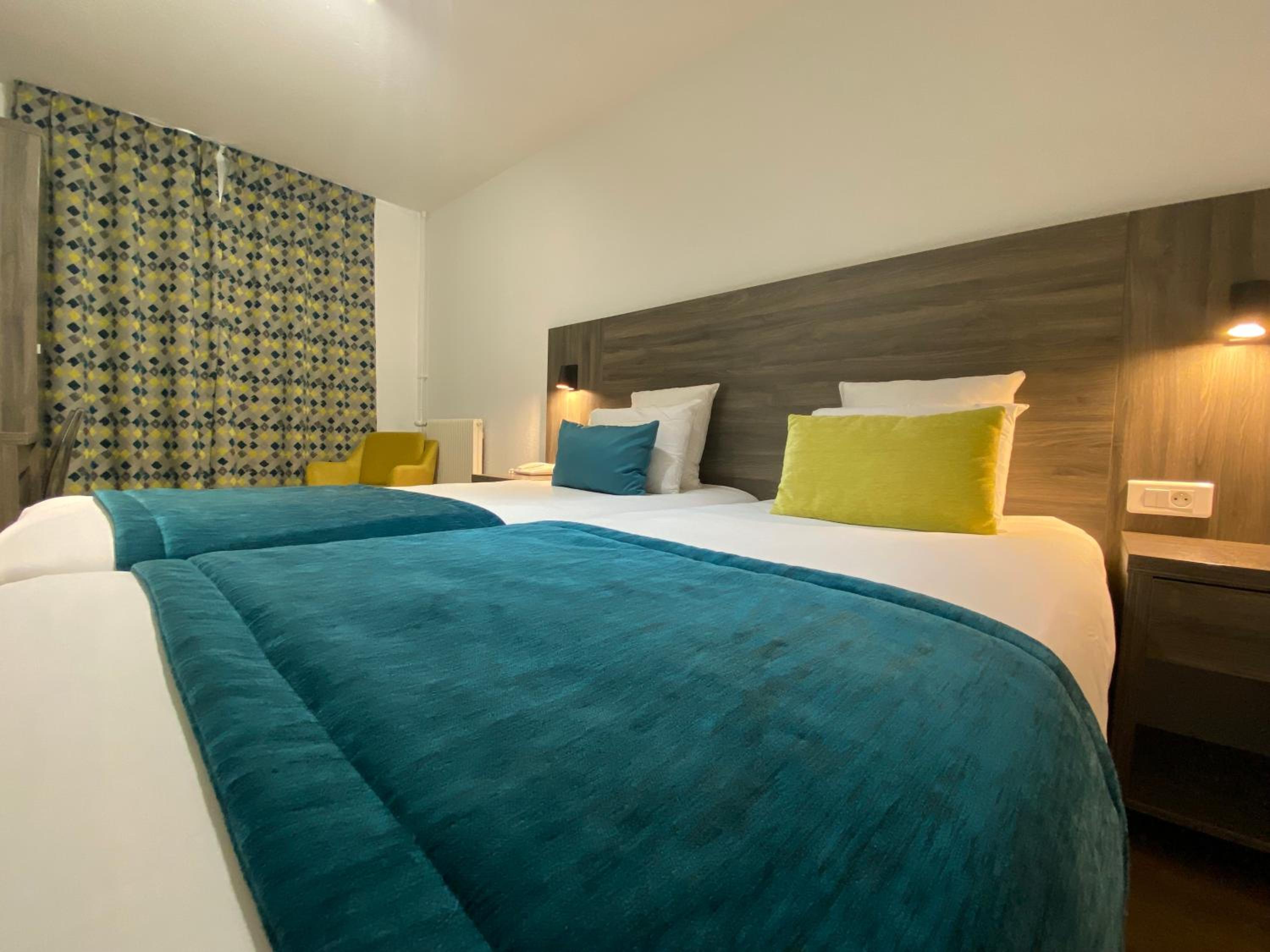 Twin Room - Photo 2