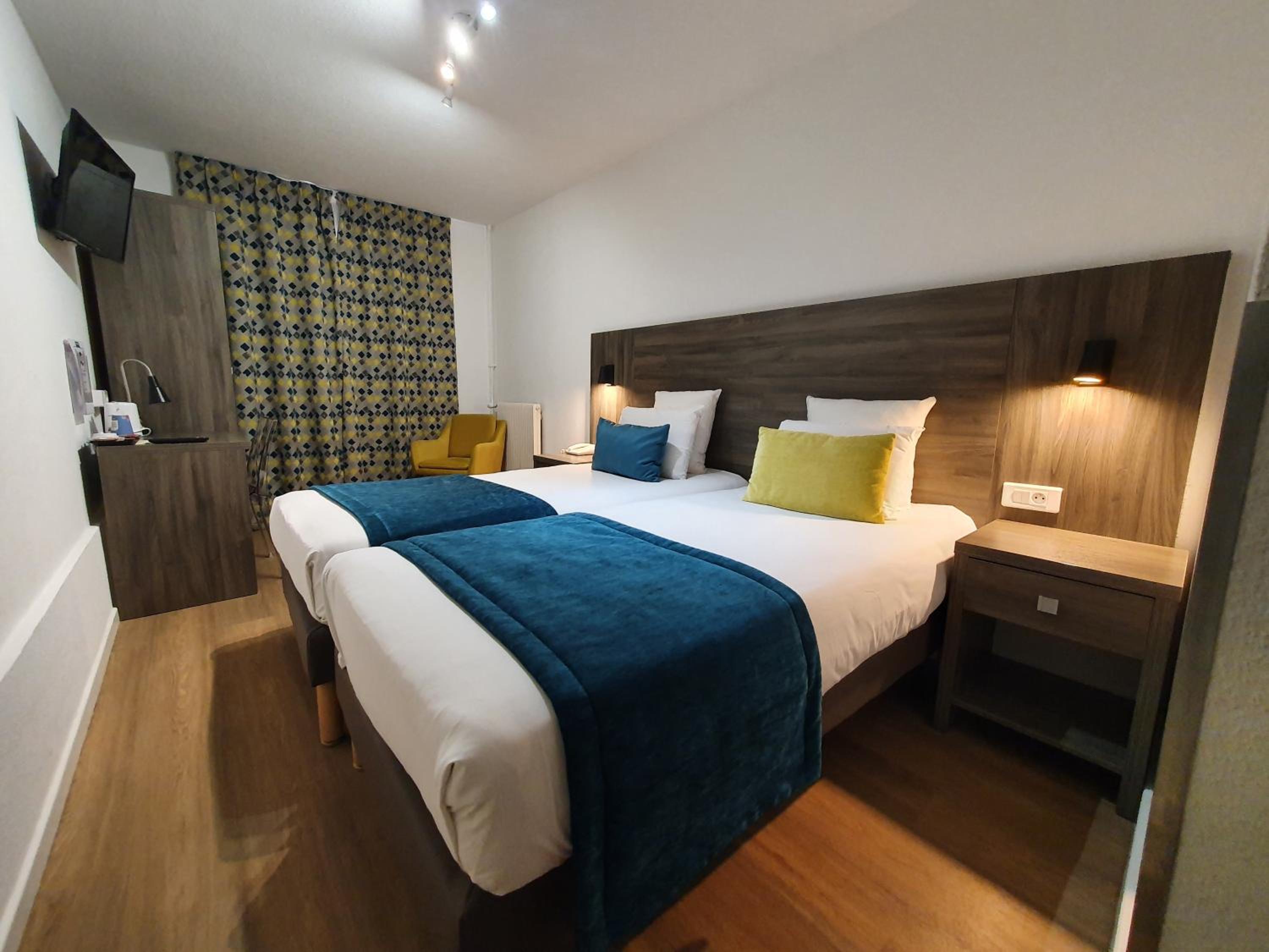 Twin Room - Photo 1