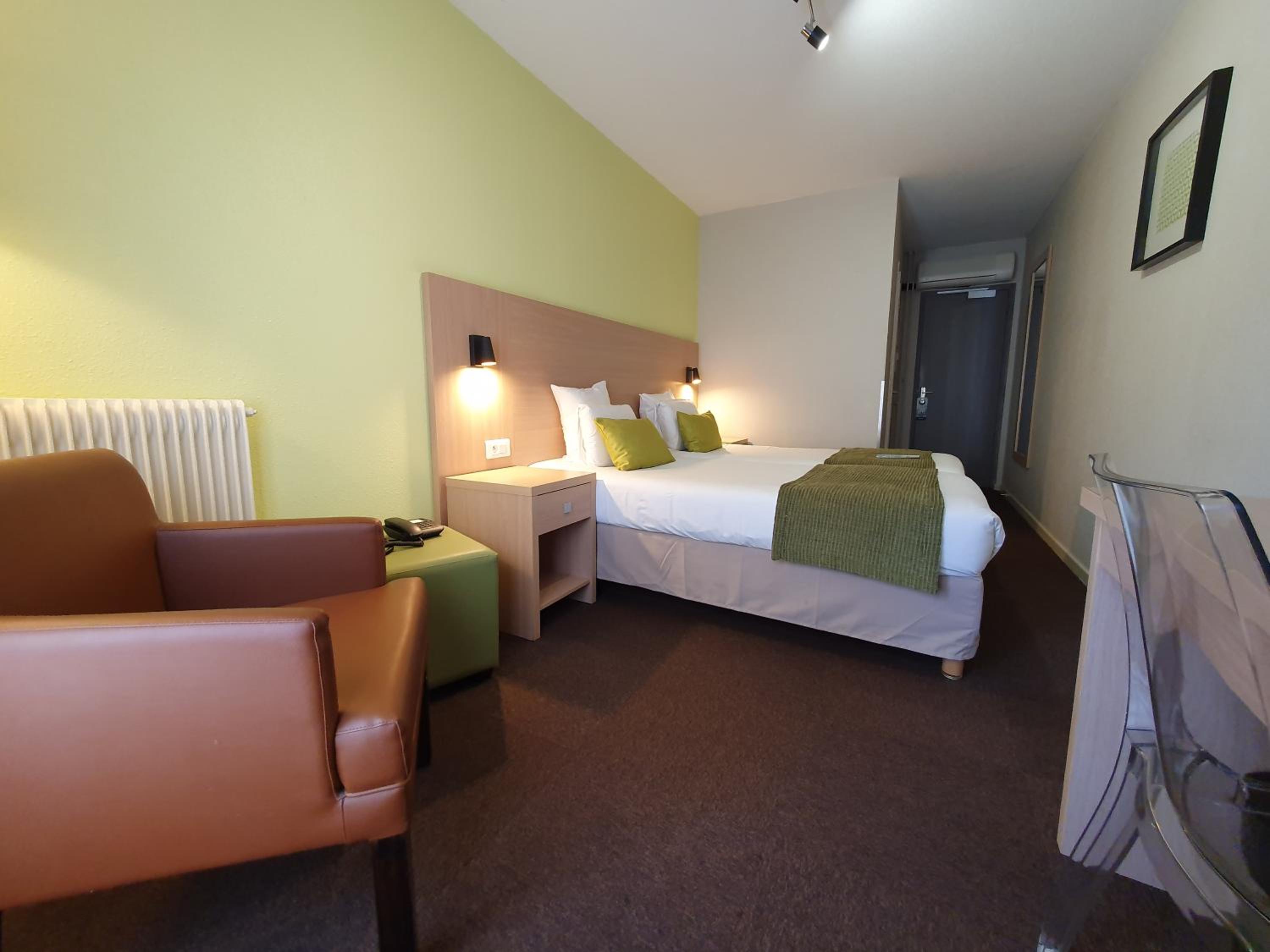 Twin Room - Photo 8