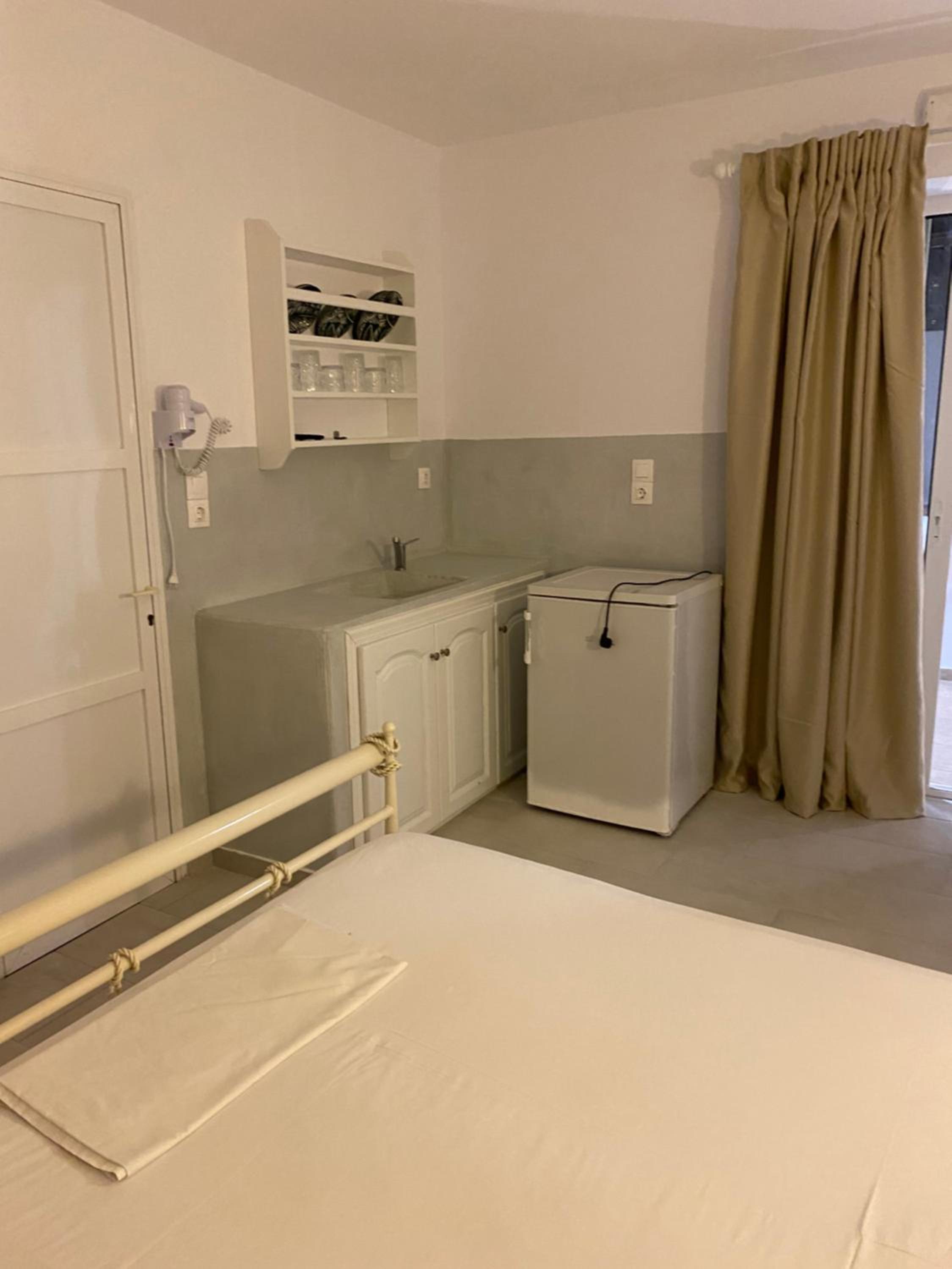 Economy Double Room photo 3