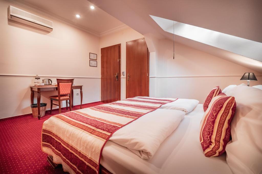 Economy Double Room photo 3