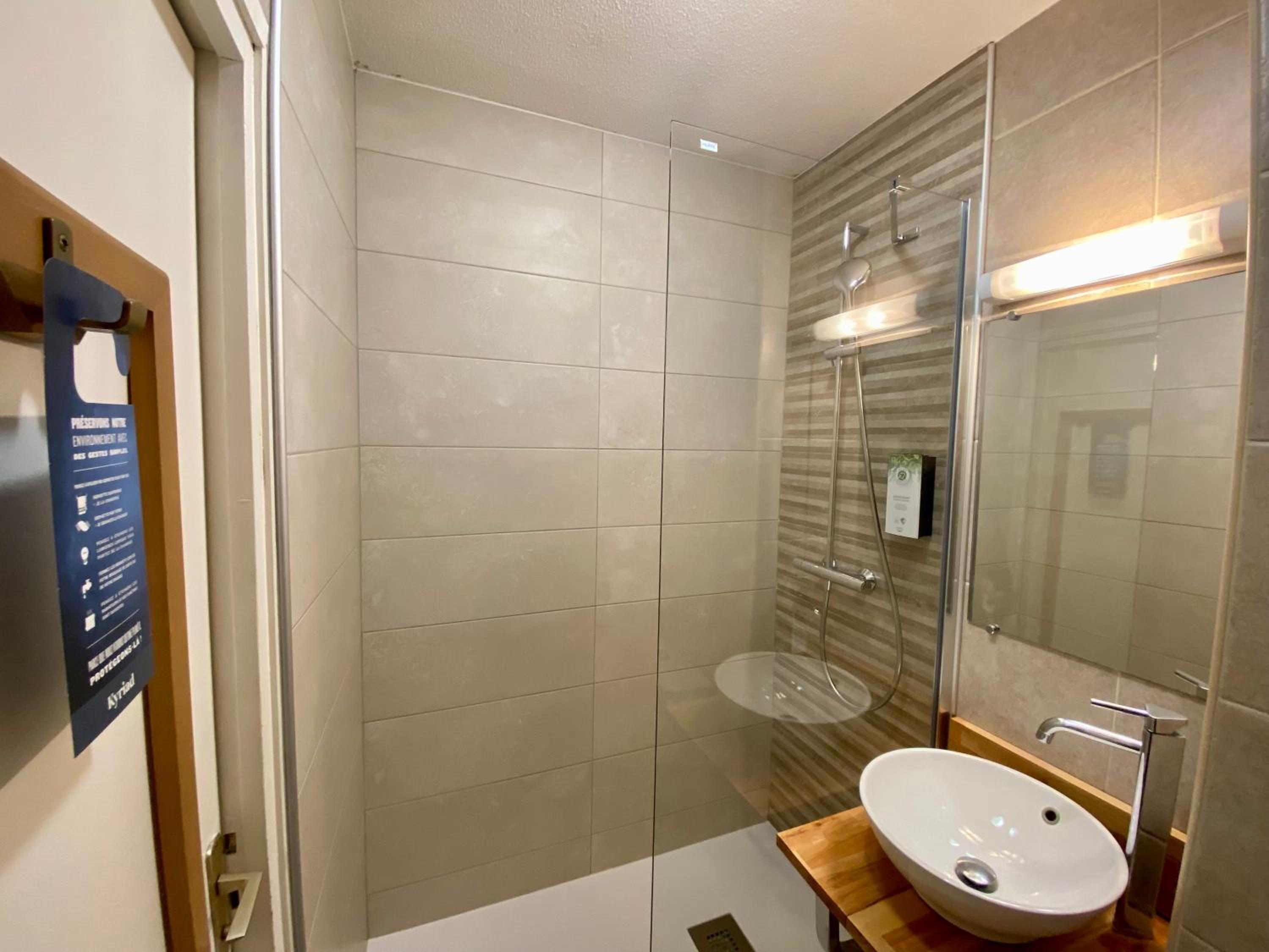Double Room - Photo 7