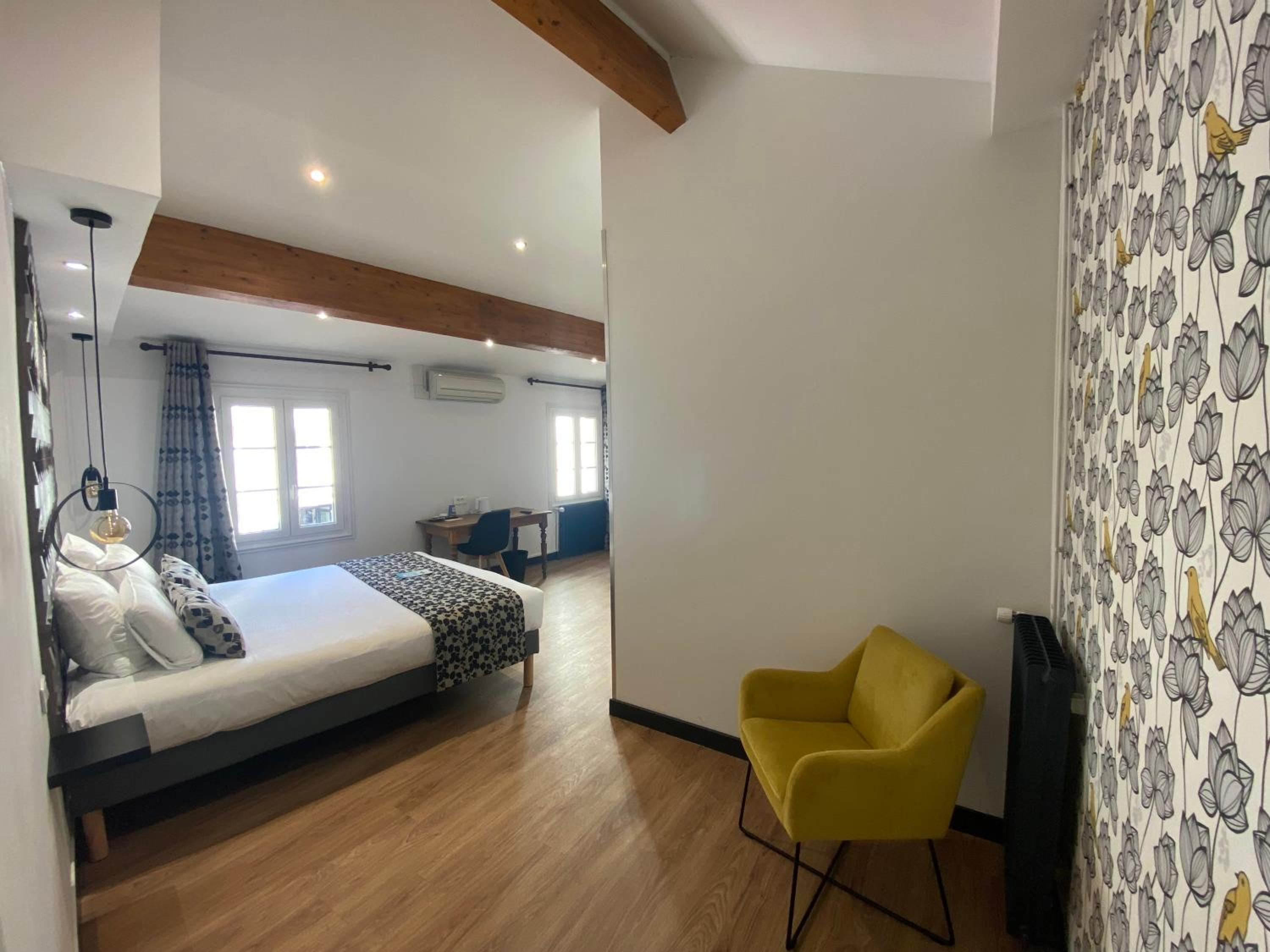 Quad Room - 1 Double Bed, 2 Single Beds - Photo 7