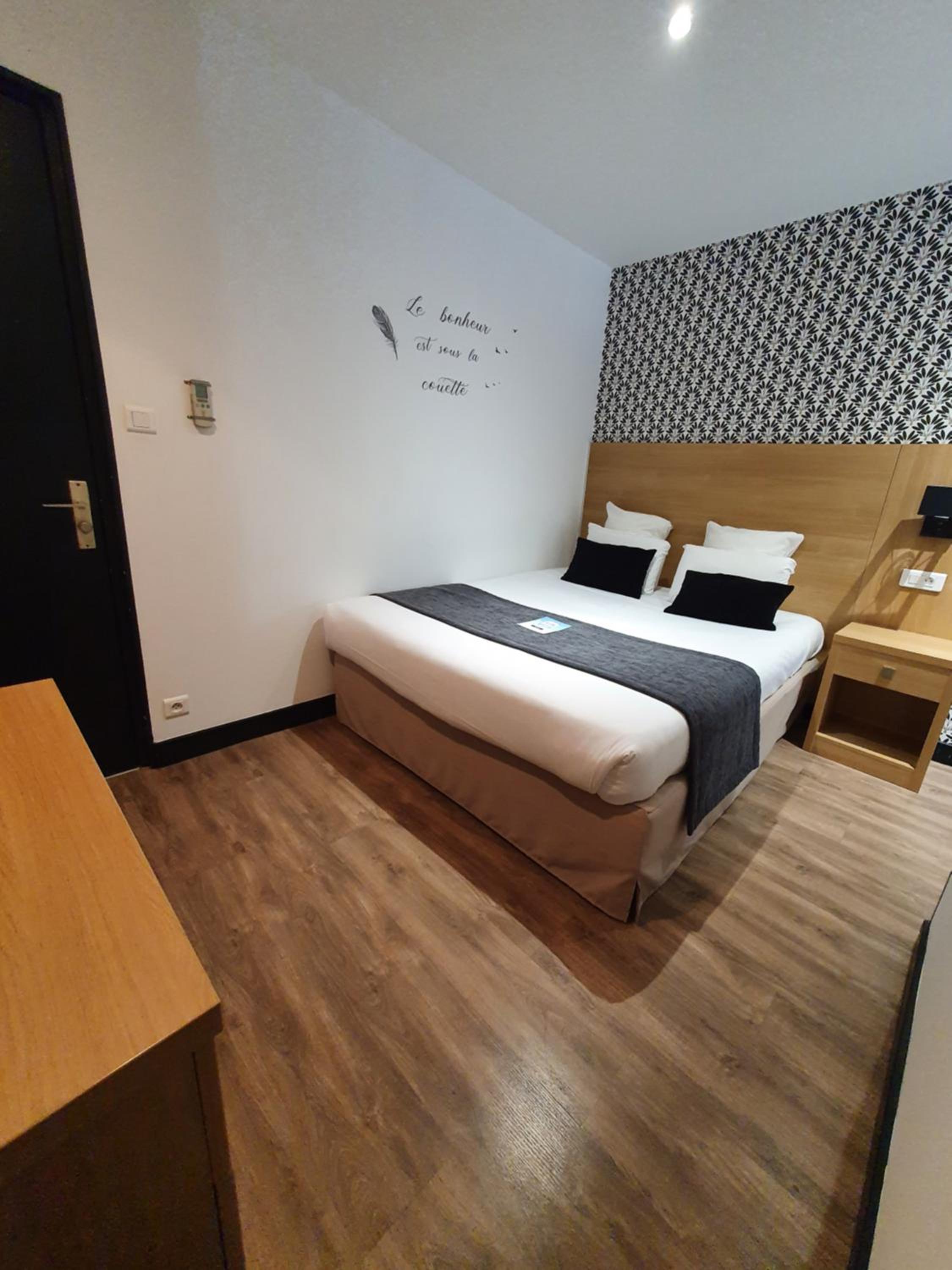 Double Room - Photo 6