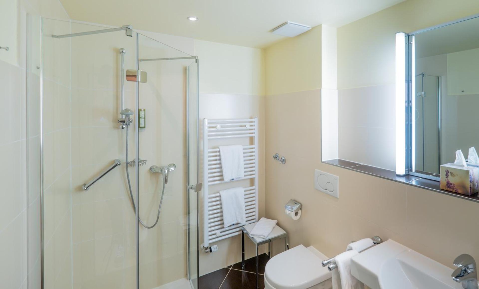 Double Room thumbnail 6