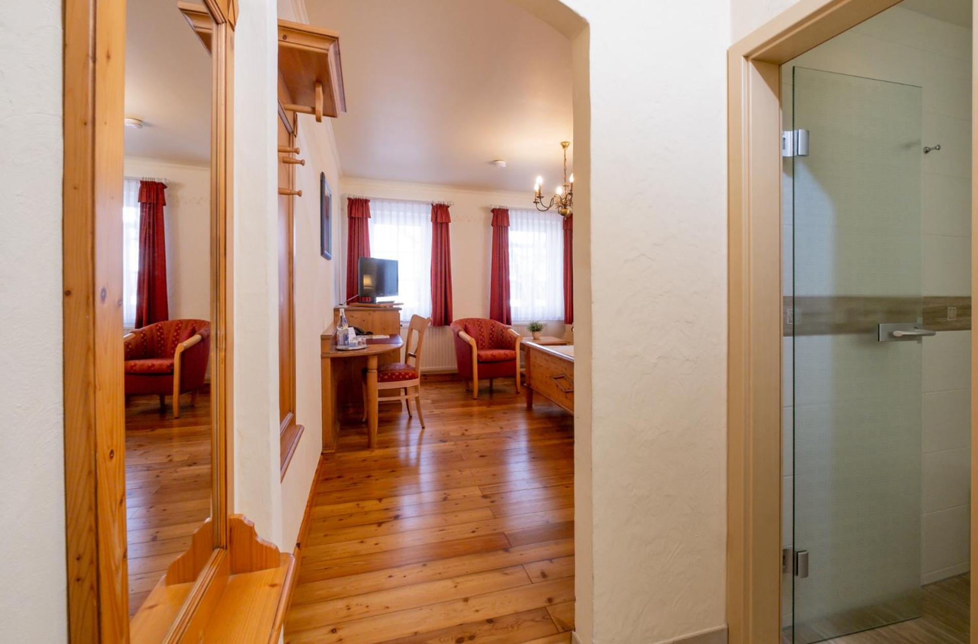 Double Room thumbnail 6