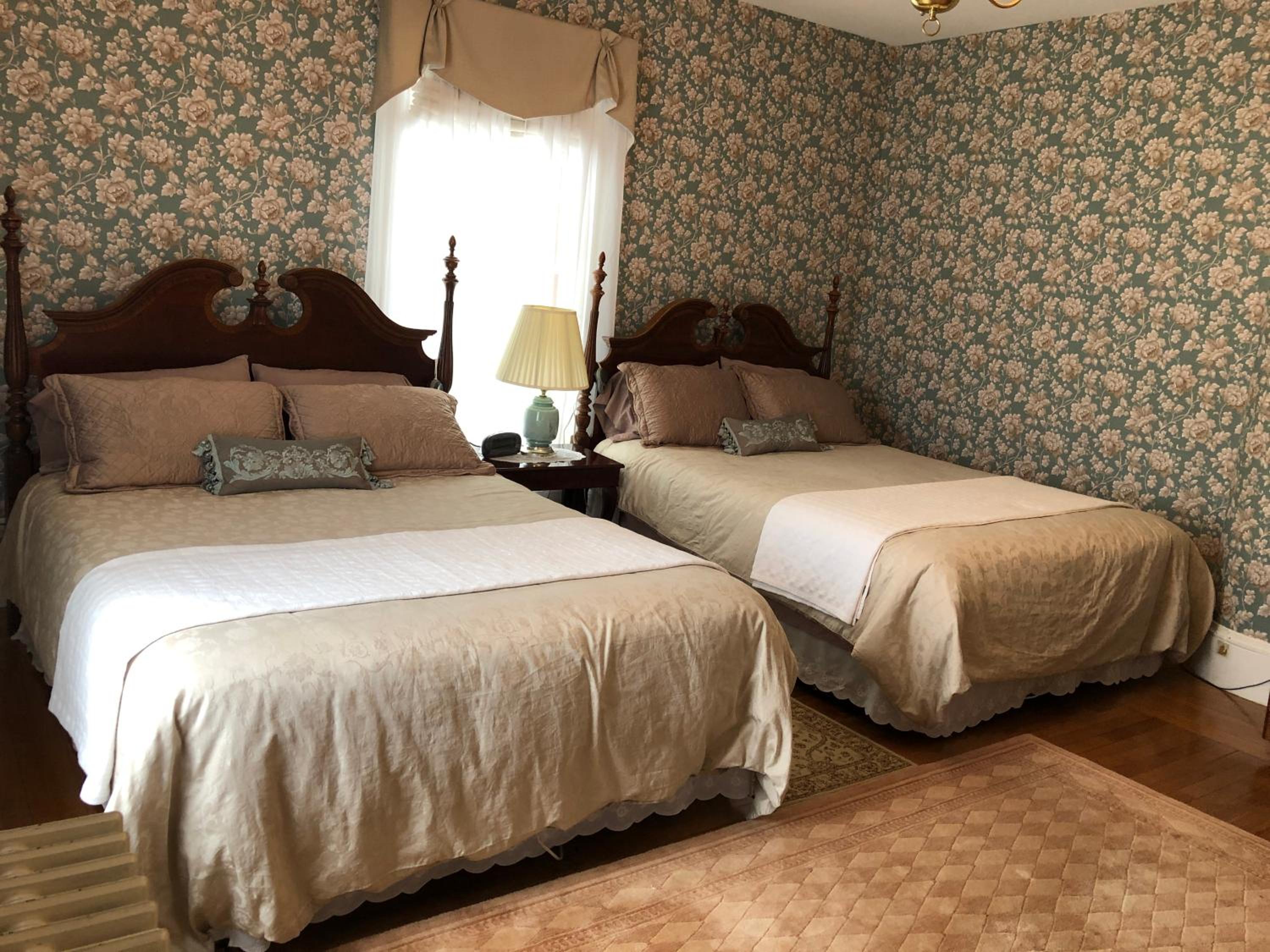 Quadruple Room with Bath photo 3
