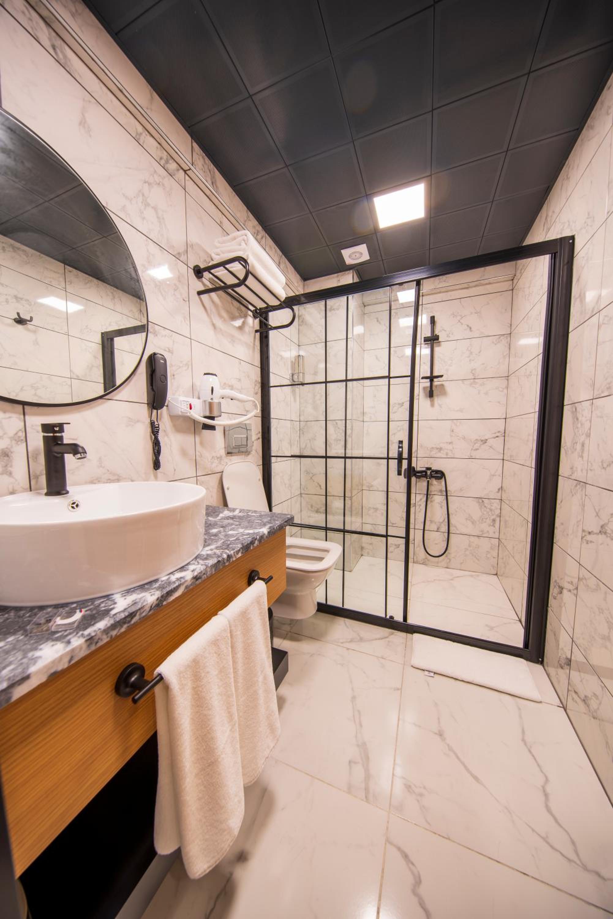 Superior Suite - Photo 25