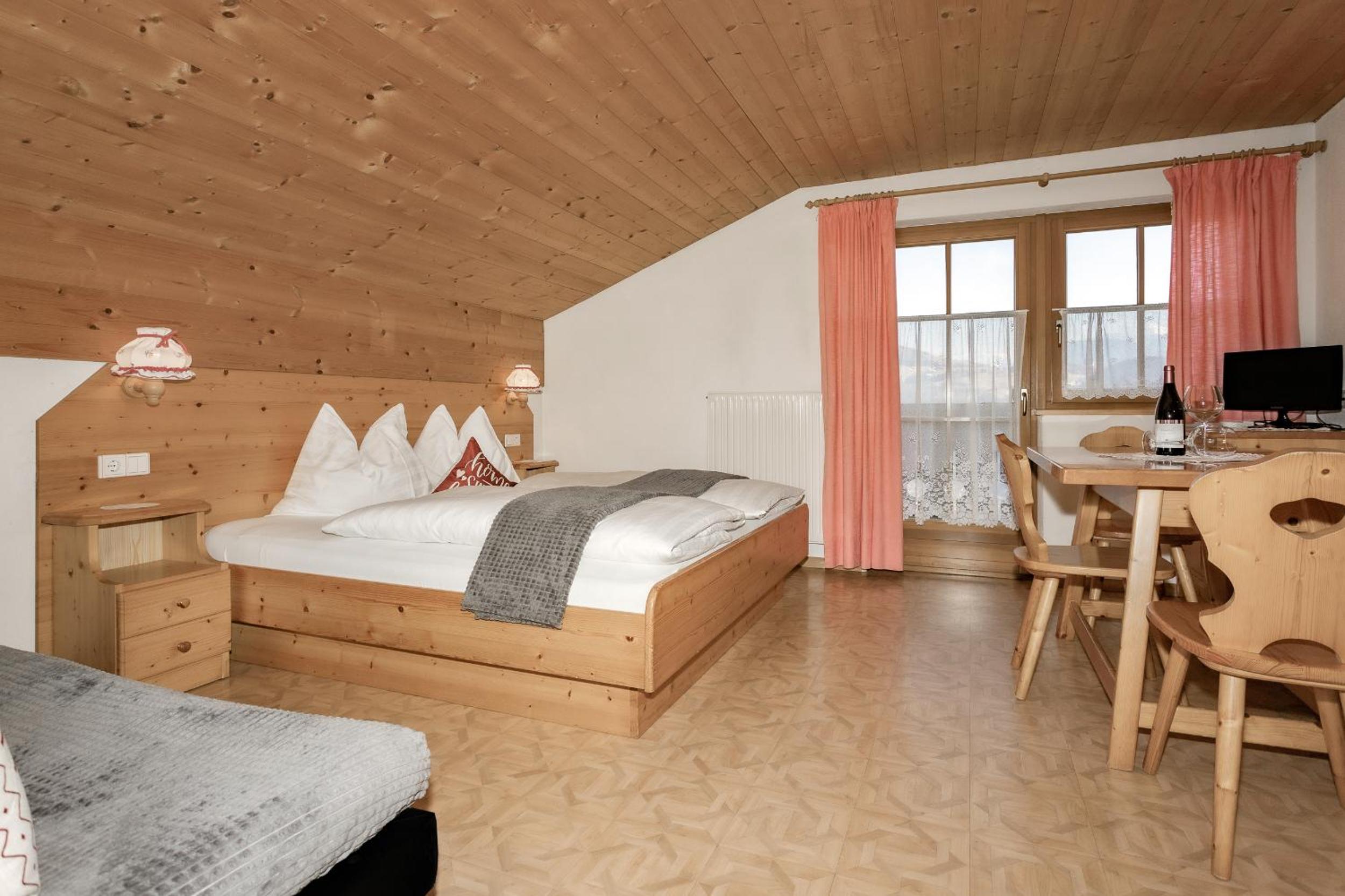 Apartment with Mountain View
