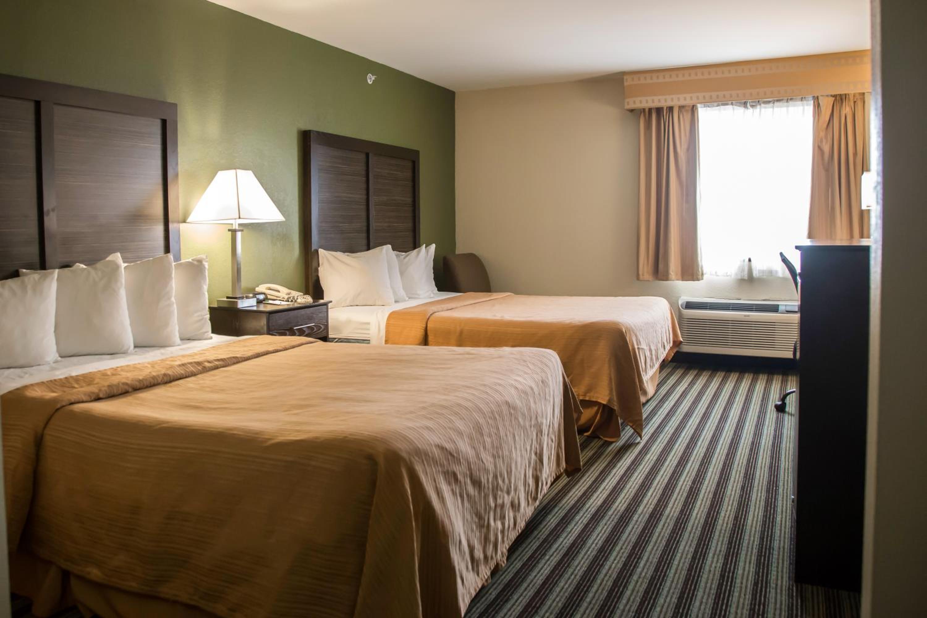 Queen Room with Two Queen Beds - Photo 2