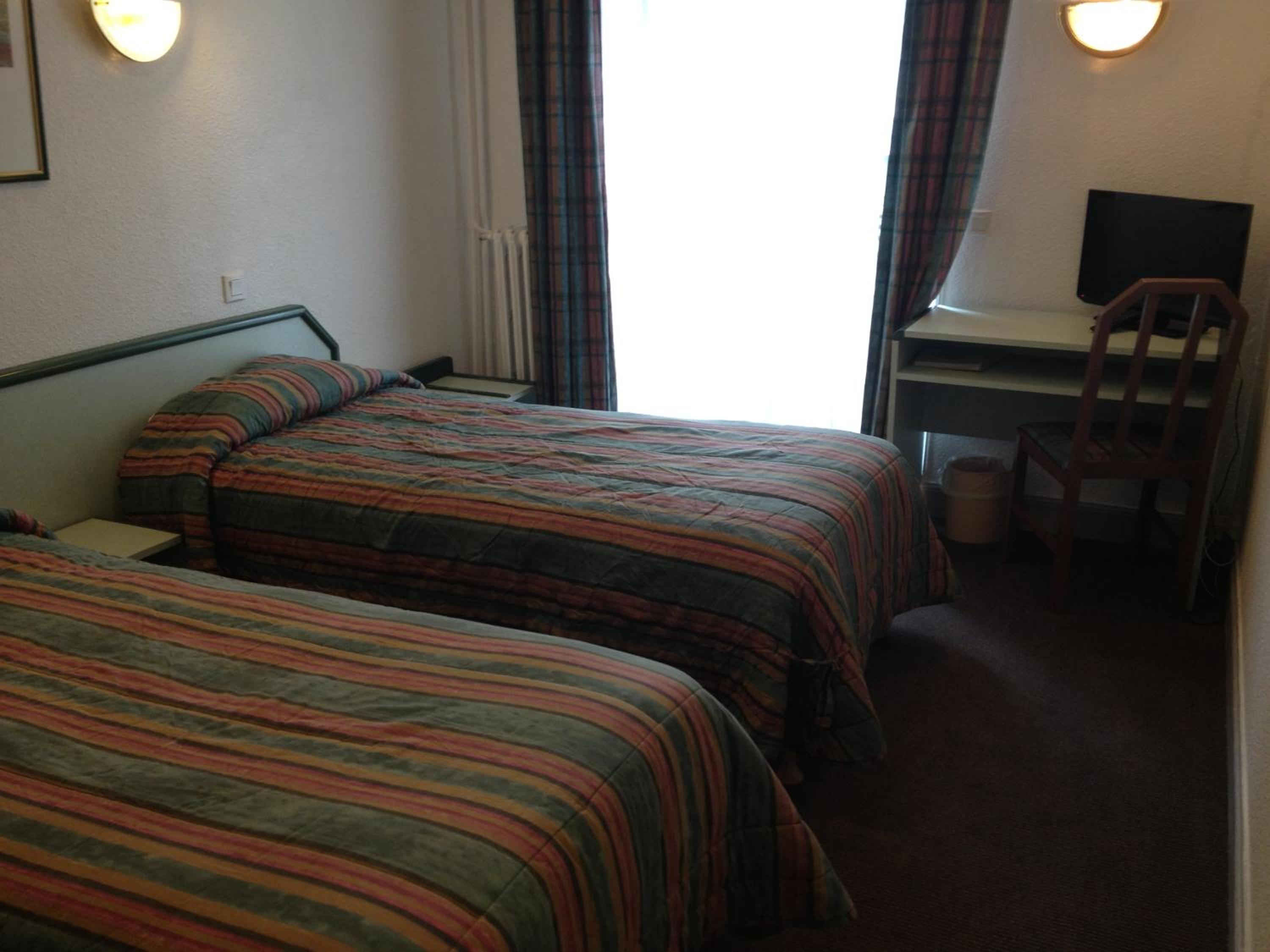 Twin Room - Photo 2