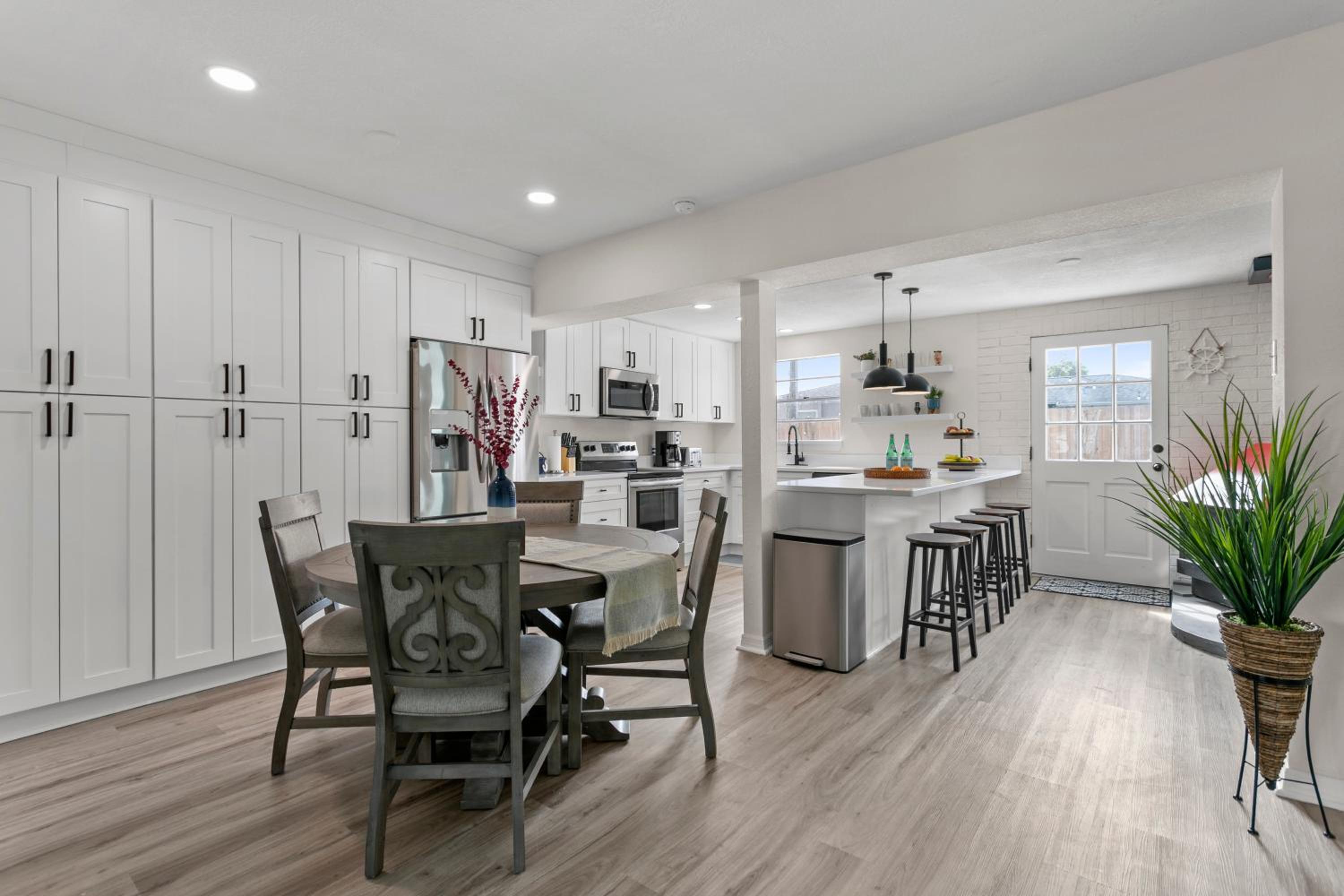 Three-Bedroom House photo 2