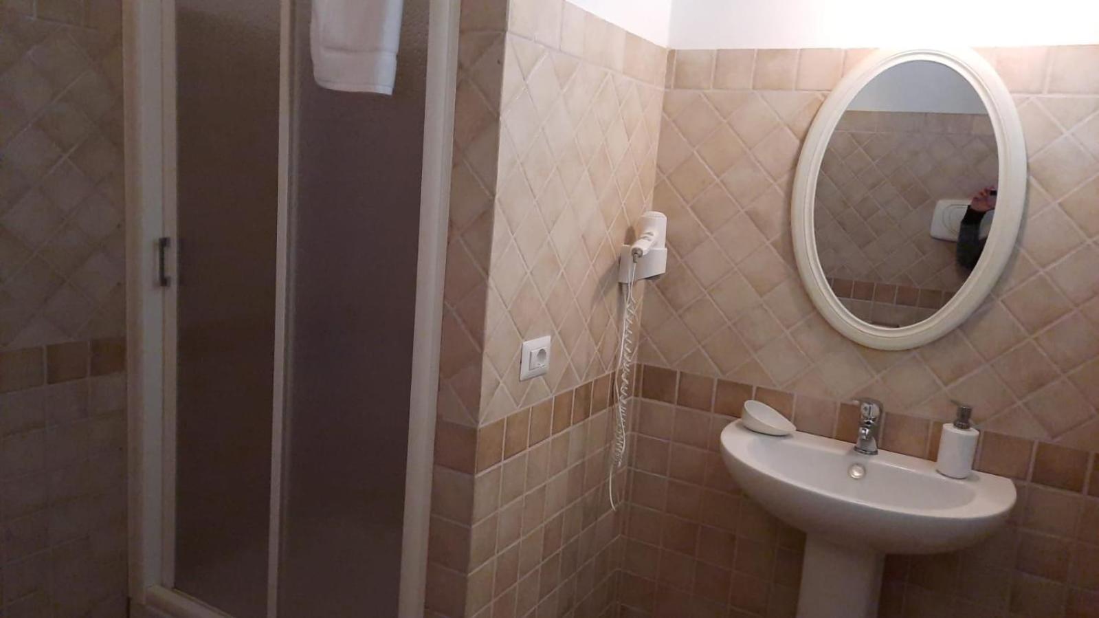 Large Double or Twin Room photo 2