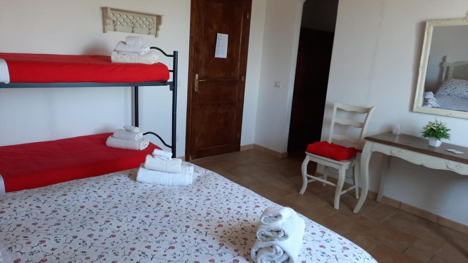 Large Double or Twin Room photo 3