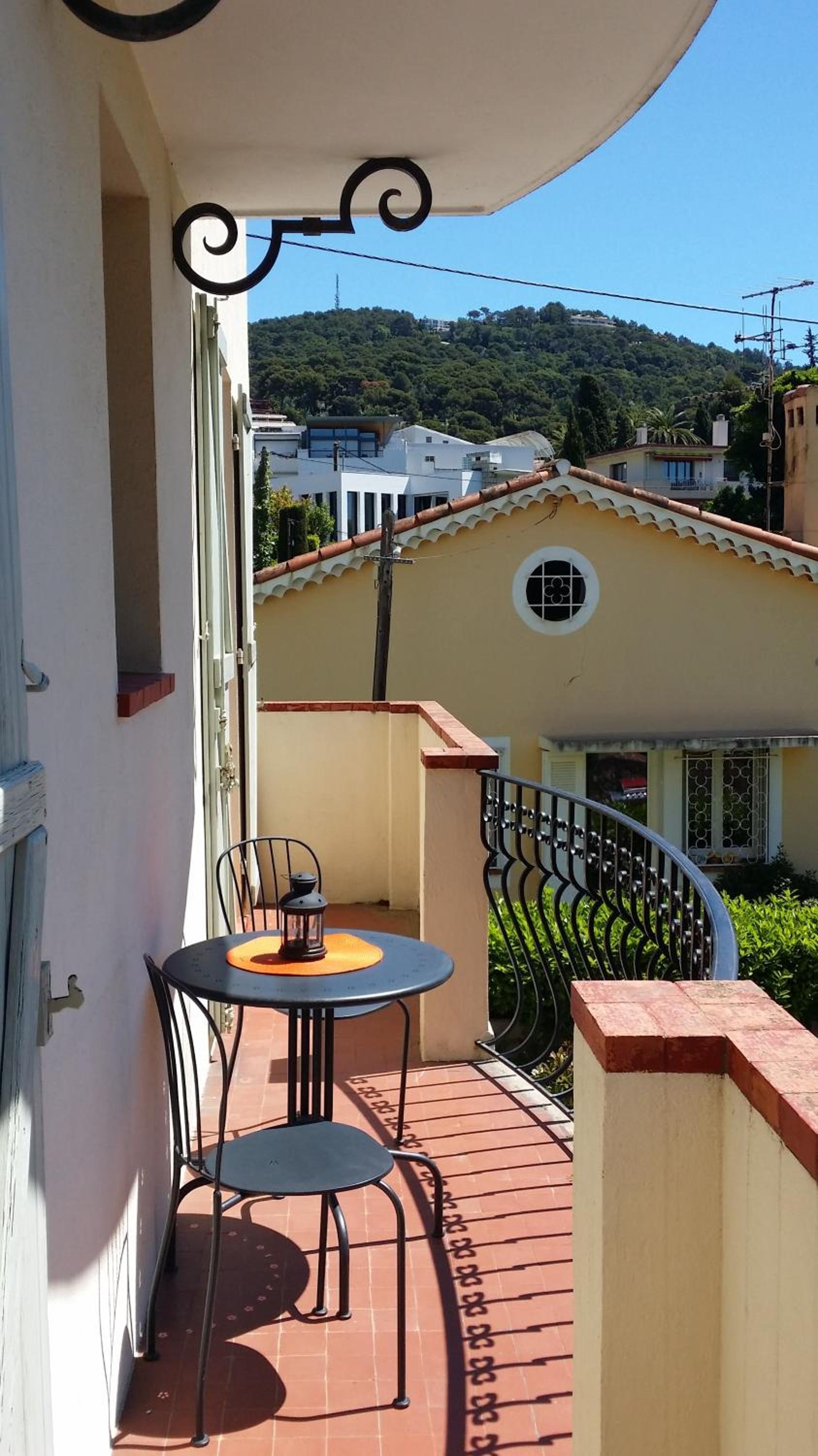 Apartment with Balcony - Photo 17