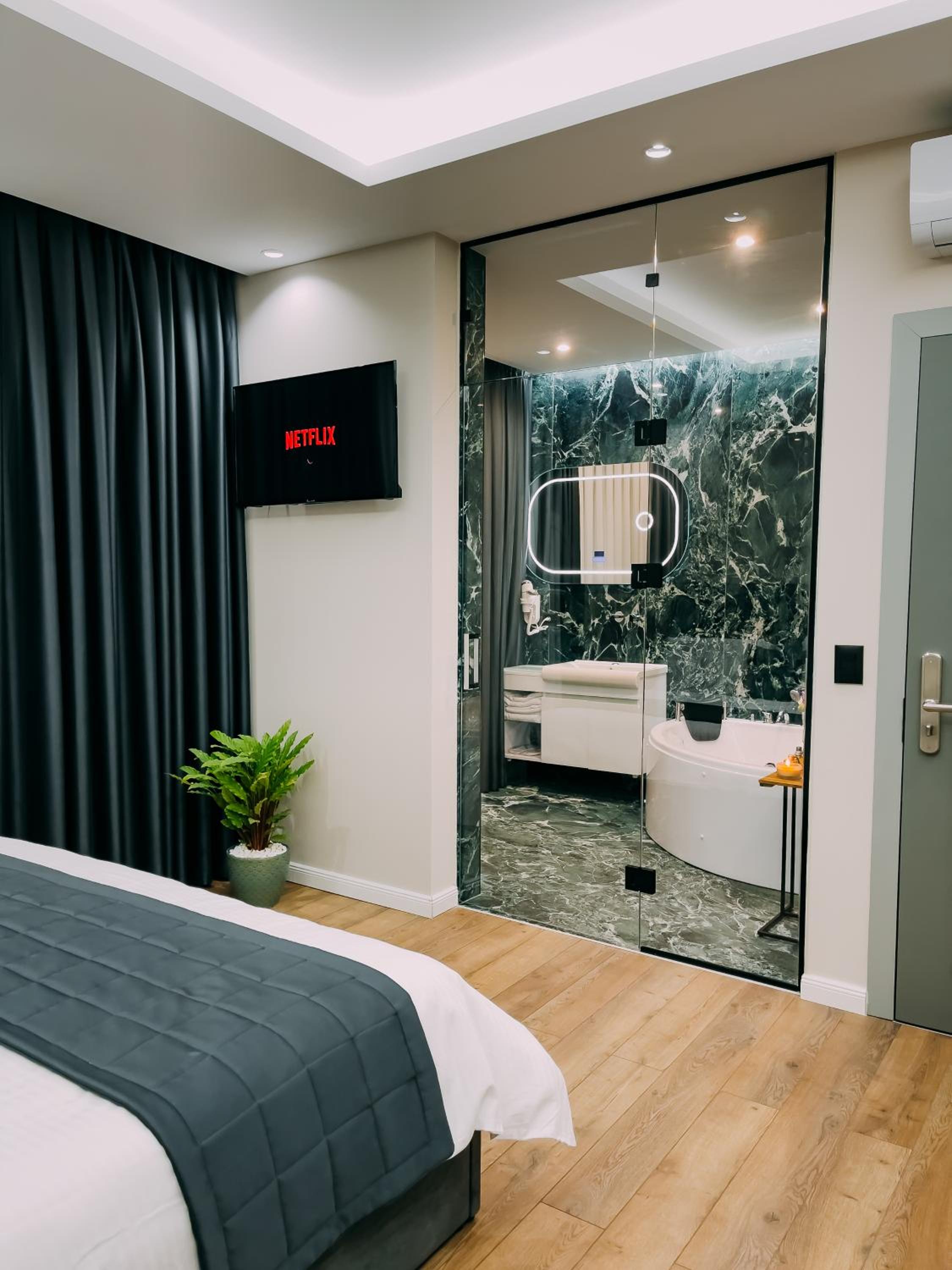 Superior Suite with Jacuzzi