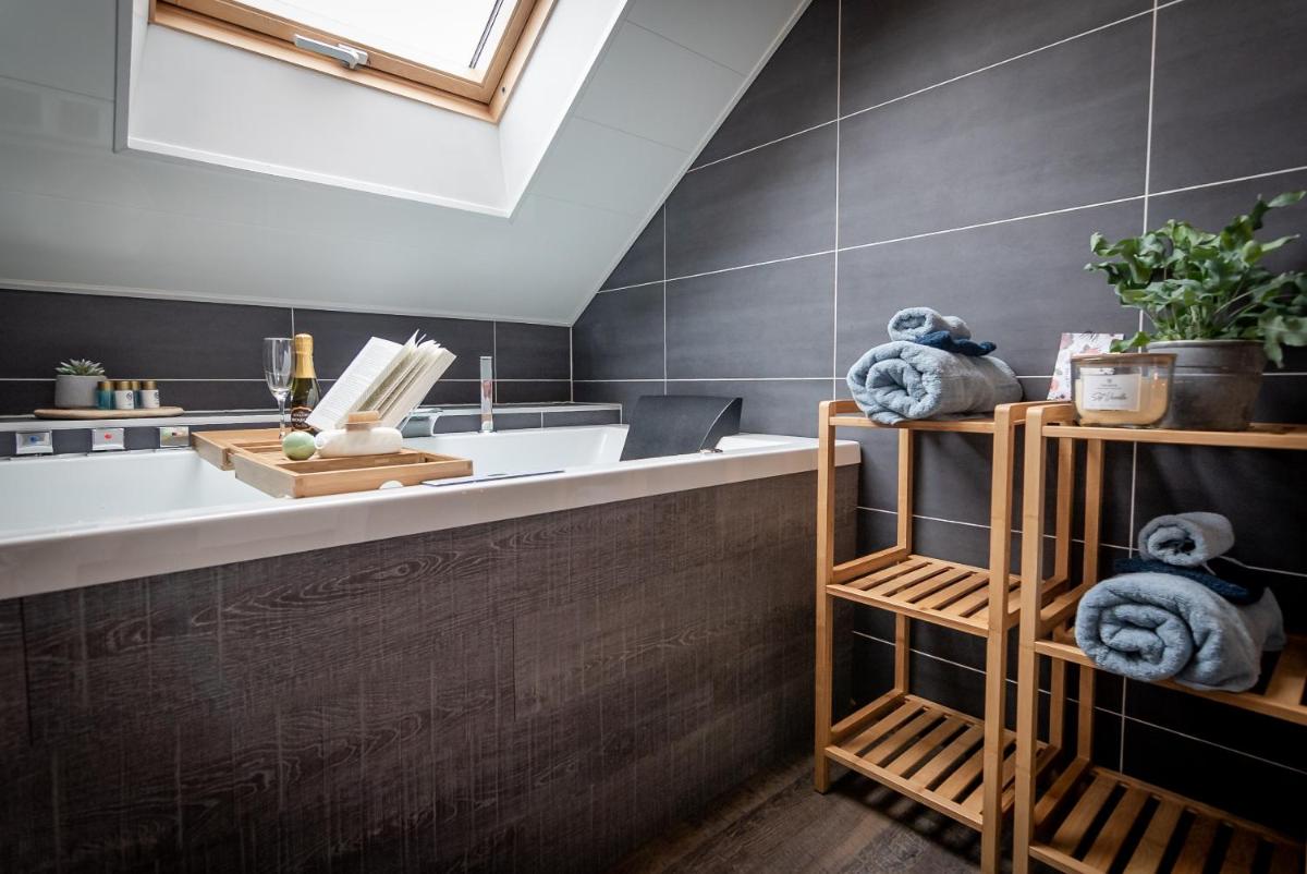Deluxe Double Room with Bath photo 3