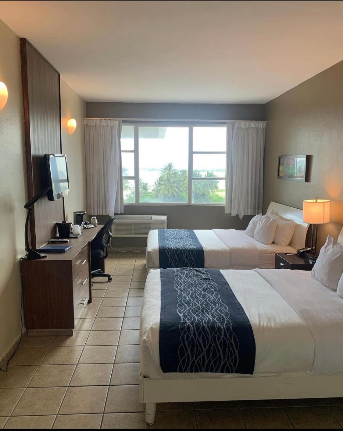 Double Room with Two Double Beds - Non Smoking - Photo 4