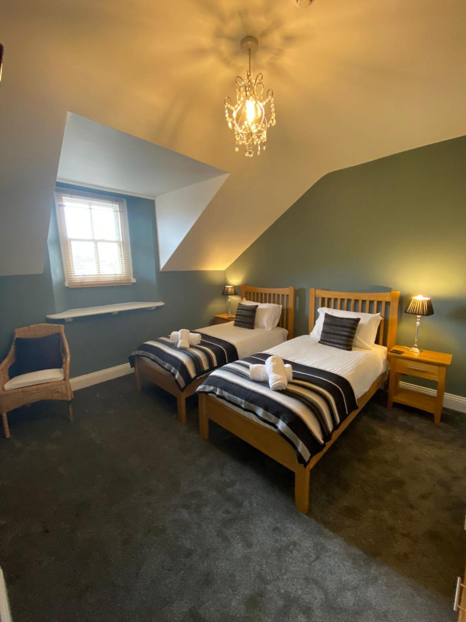 Large Twin Room photo 2