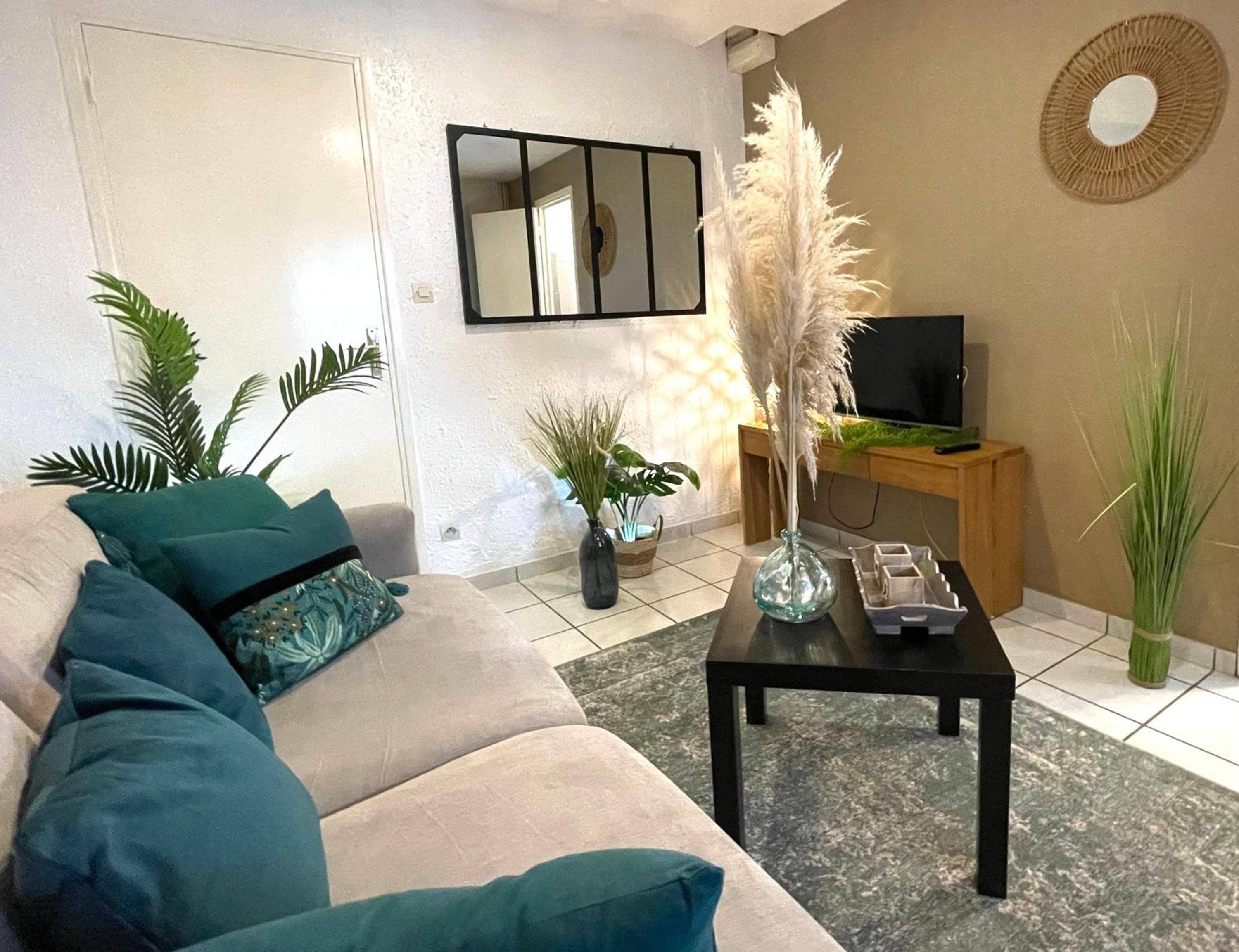 Superior One-Bedroom Apartment - Photo 10